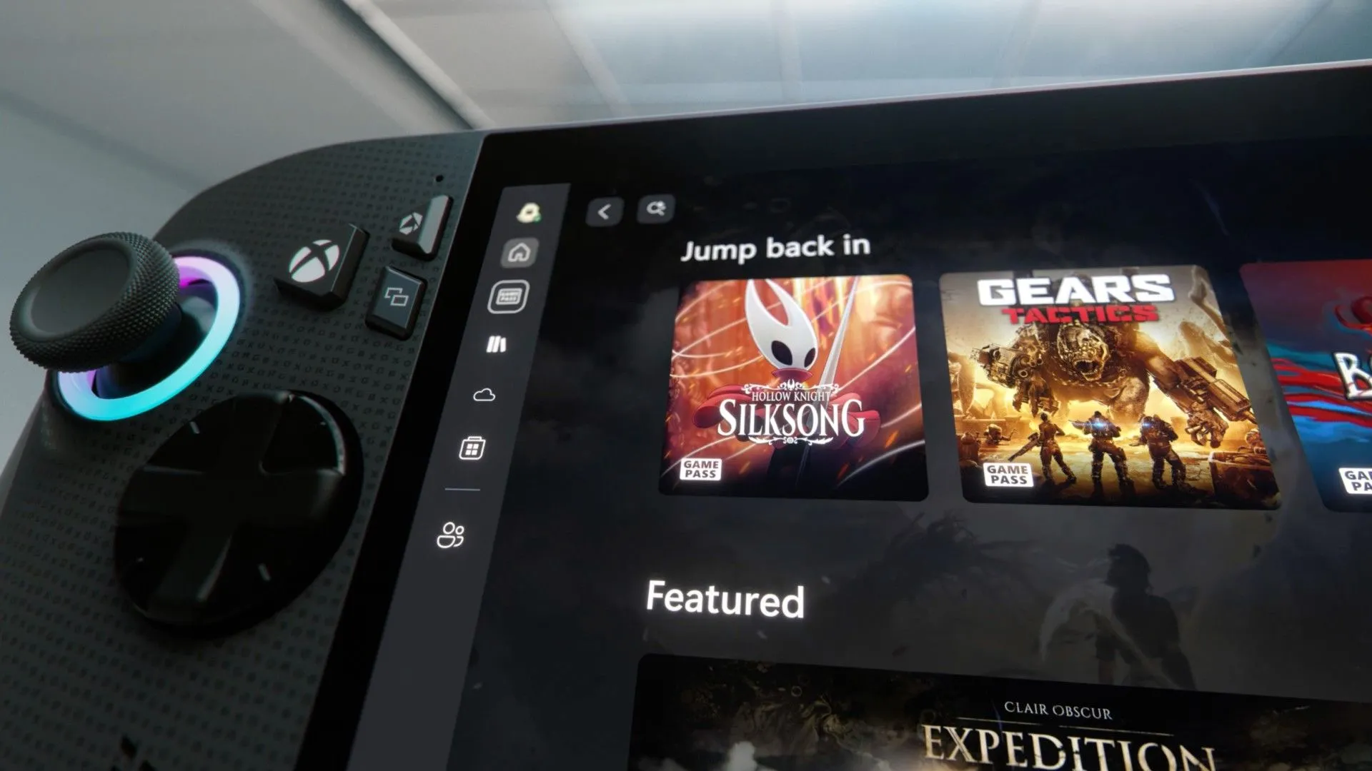 Ảnh chụp màn hình Xbox App Dashboard trên Xbox ROG Ally X, thể hiện giao diện được cải thiện.