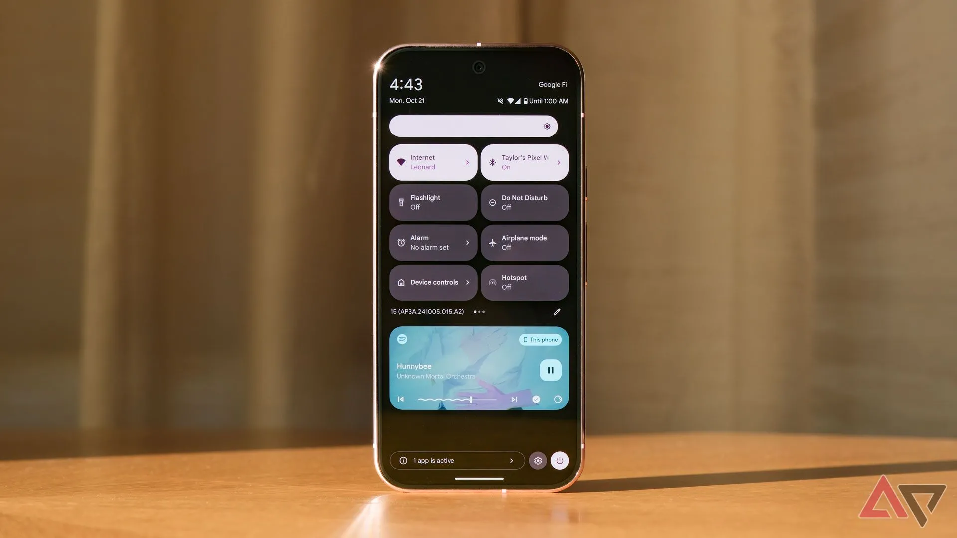 Bảng cài đặt nhanh trên điện thoại Pixel chạy Android 15