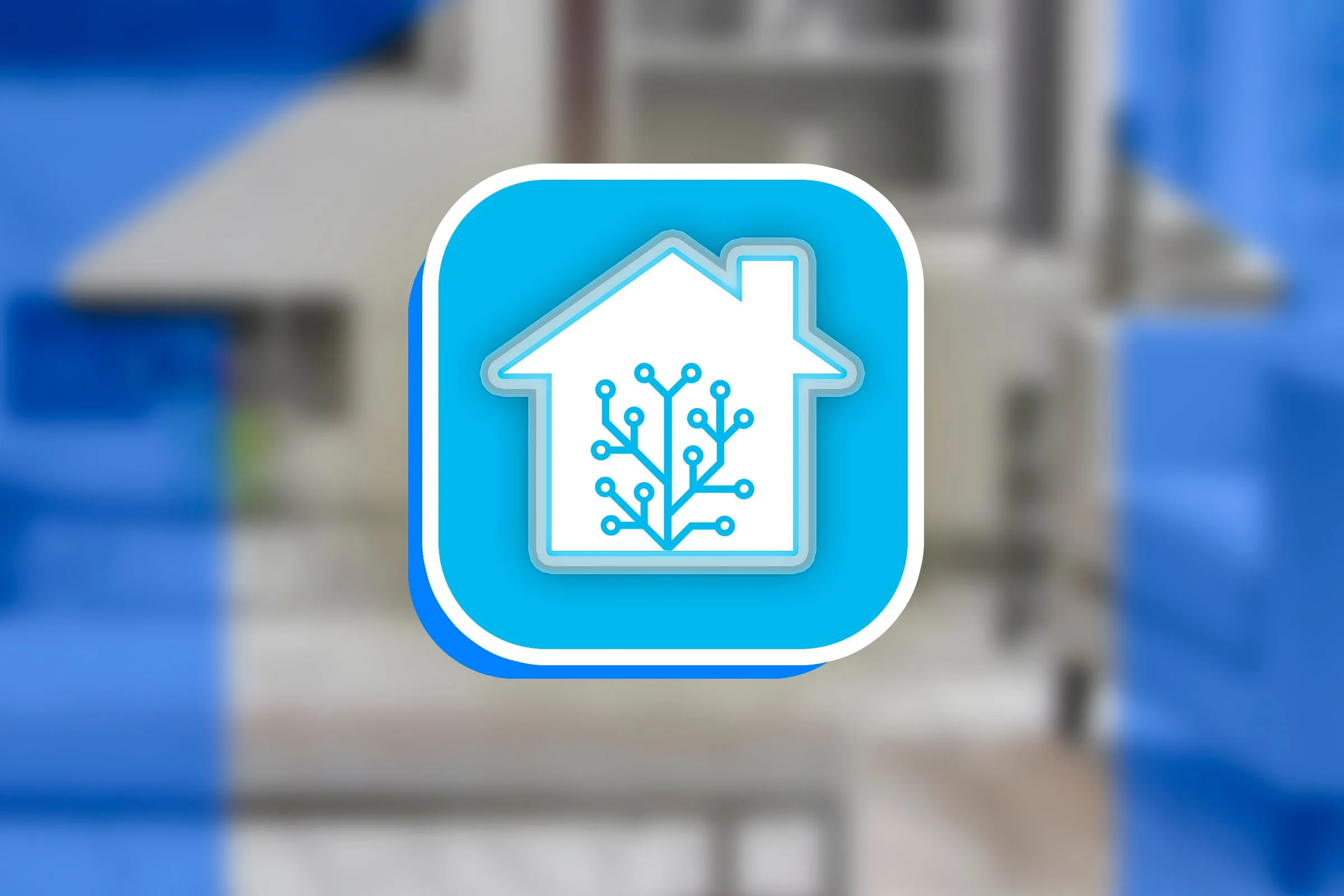 Biểu tượng Home Assistant, phần mềm tự host (self-hosting) phổ biến để điều khiển nhà thông minh cục bộ.