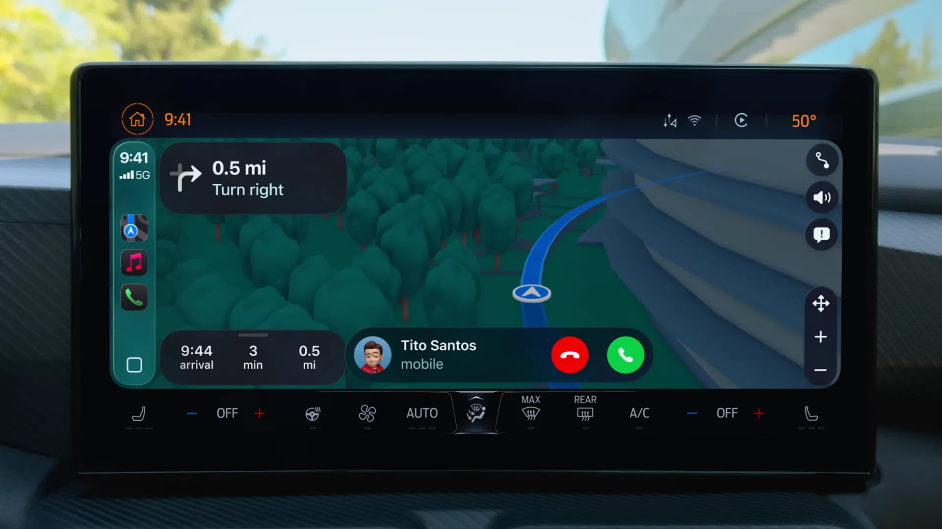 CarPlay iOS 26 hiển thị cuộc gọi đến dưới dạng thanh nhỏ gọn ở cuối màn hình, không che bản đồ điều hướng