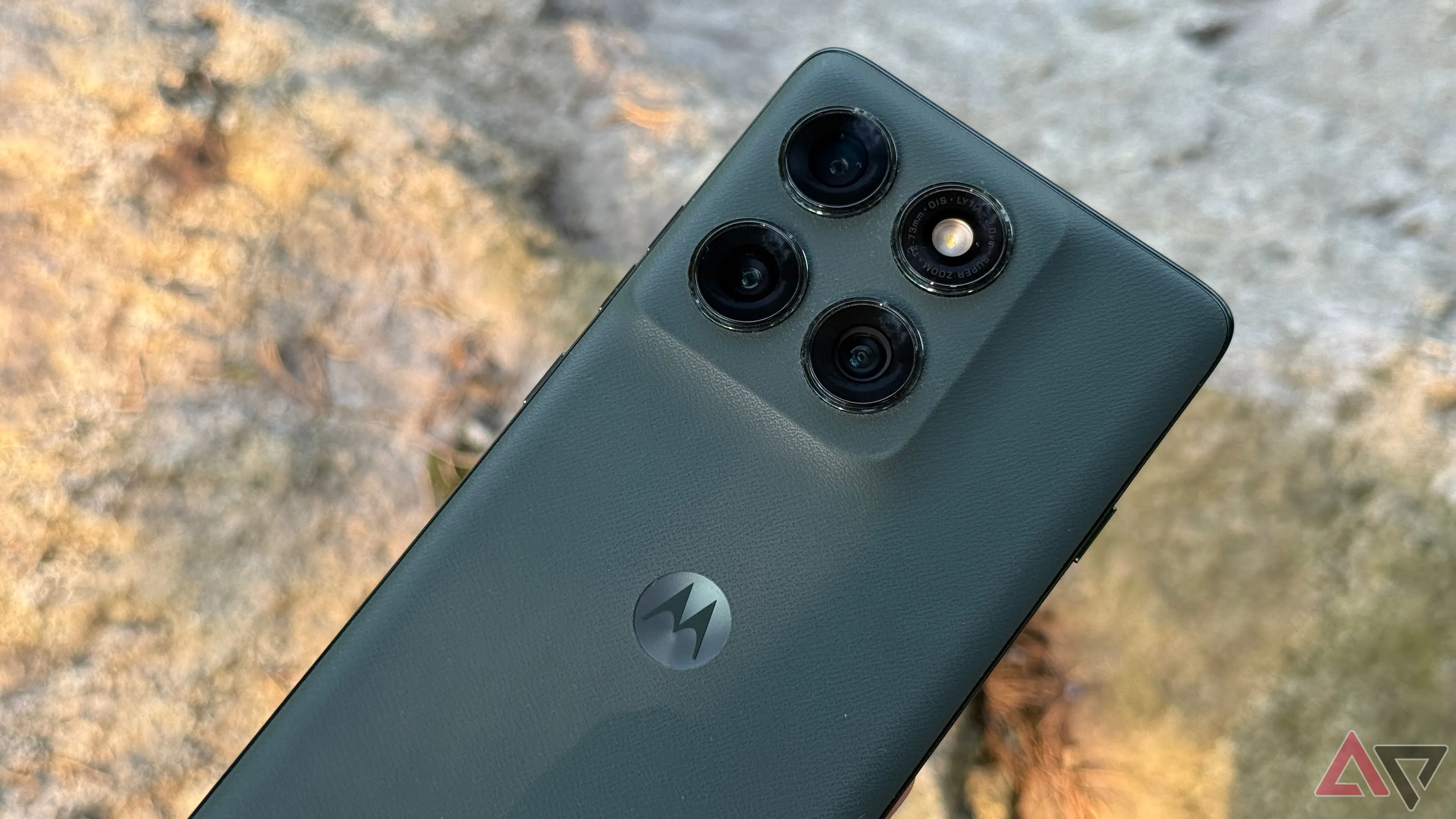 Cụm camera sau trên Motorola Edge 2025