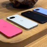 Điện thoại Google Pixel 9a với các tùy chọn màu sắc.