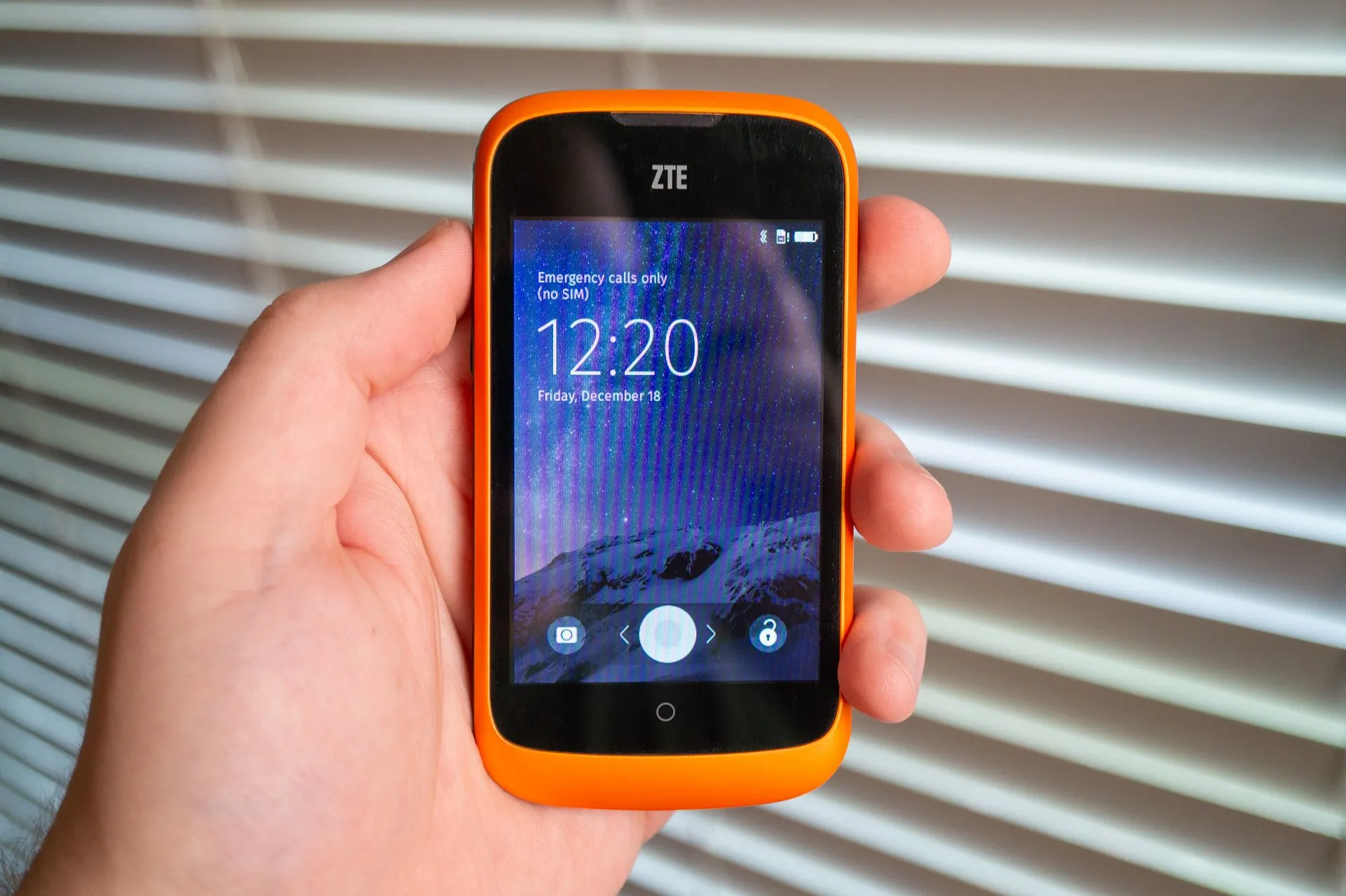 Điện thoại ZTE Open hiển thị giao diện hệ điều hành Firefox OS