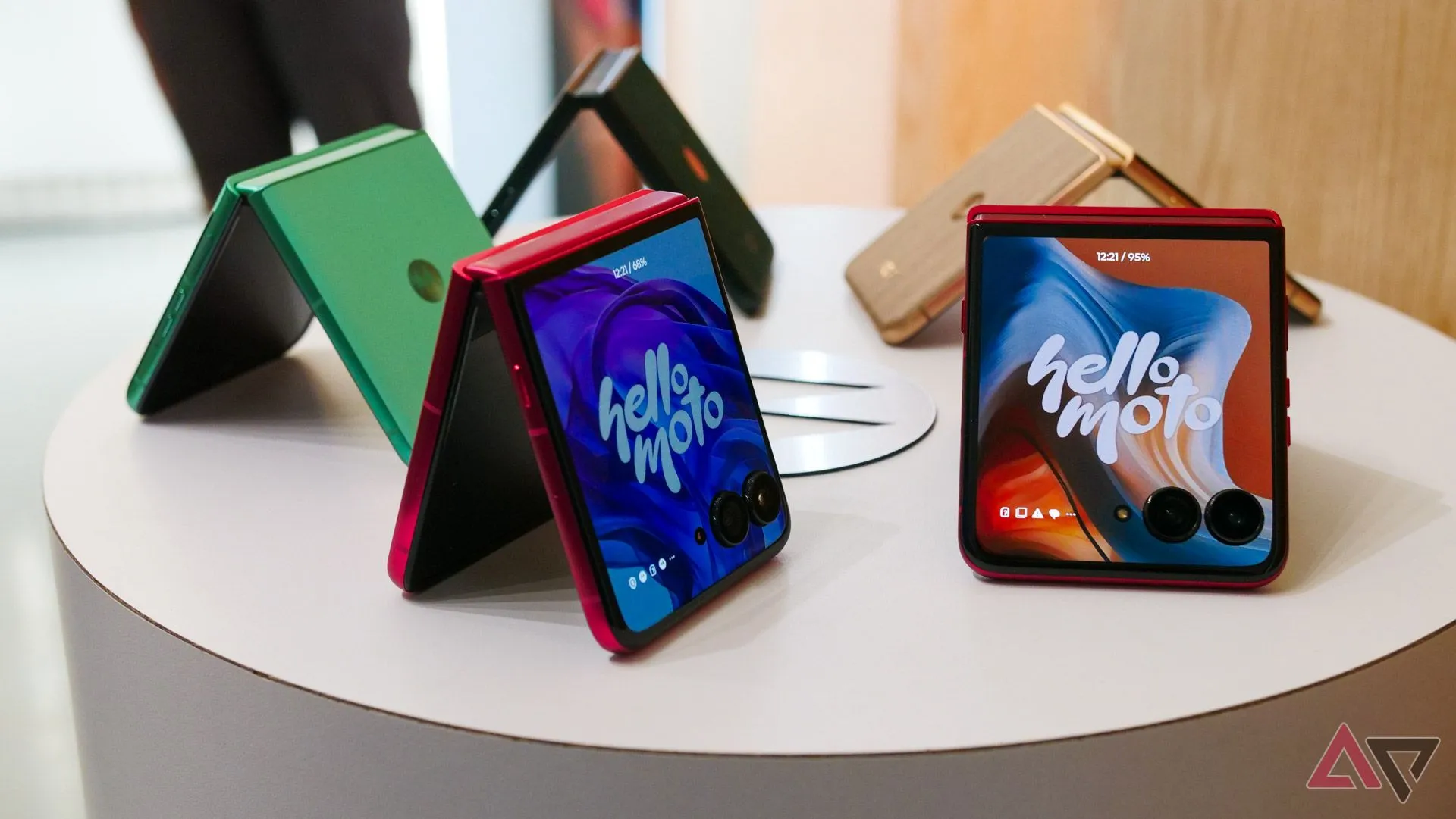 Dòng sản phẩm điện thoại gập Motorola Razr 2025, nổi bật là mẫu Razr Ultra 2025
