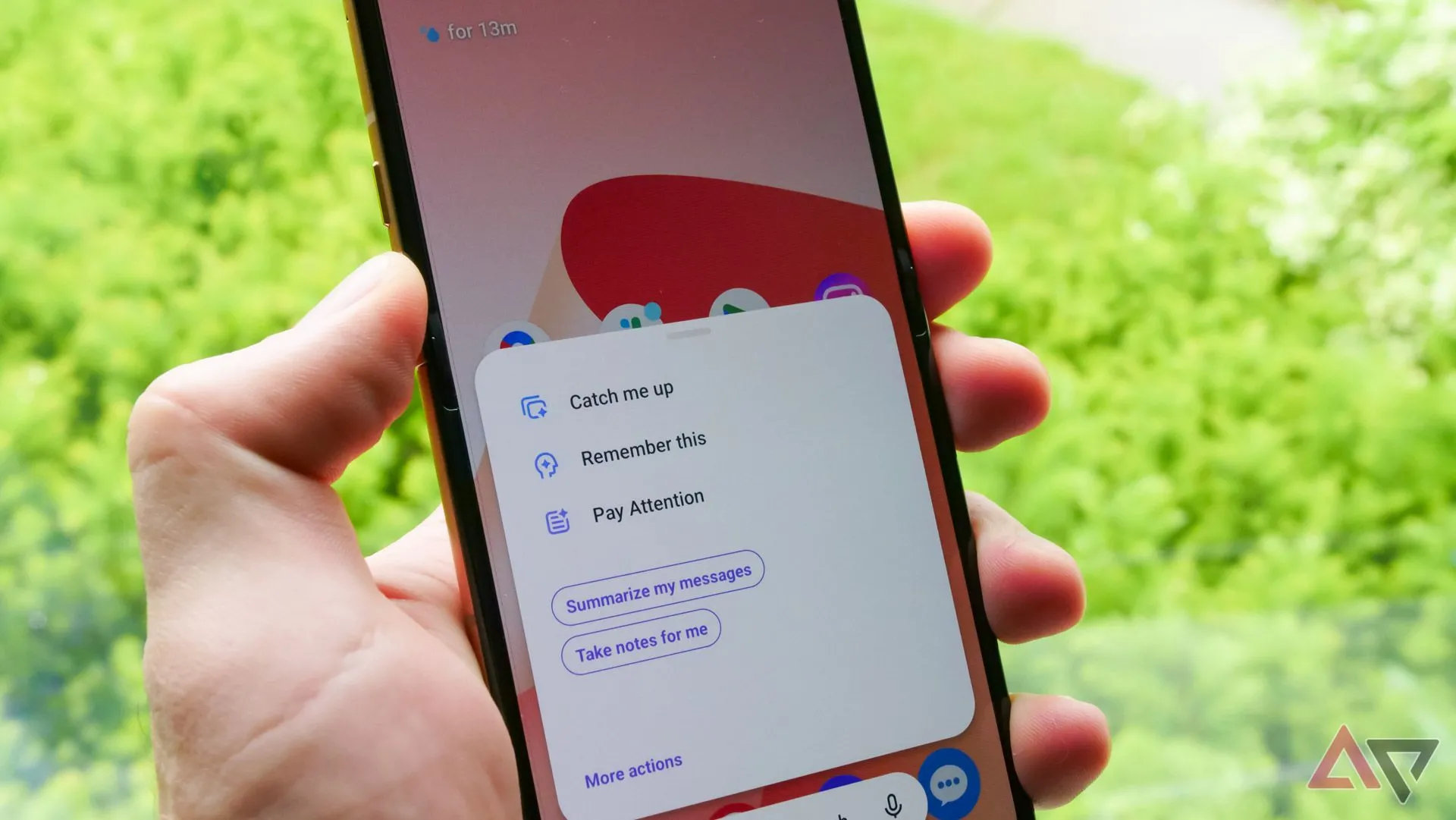 Giao diện hoặc biểu tượng liên quan đến các tính năng Moto AI trên Motorola Razr Ultra 2025