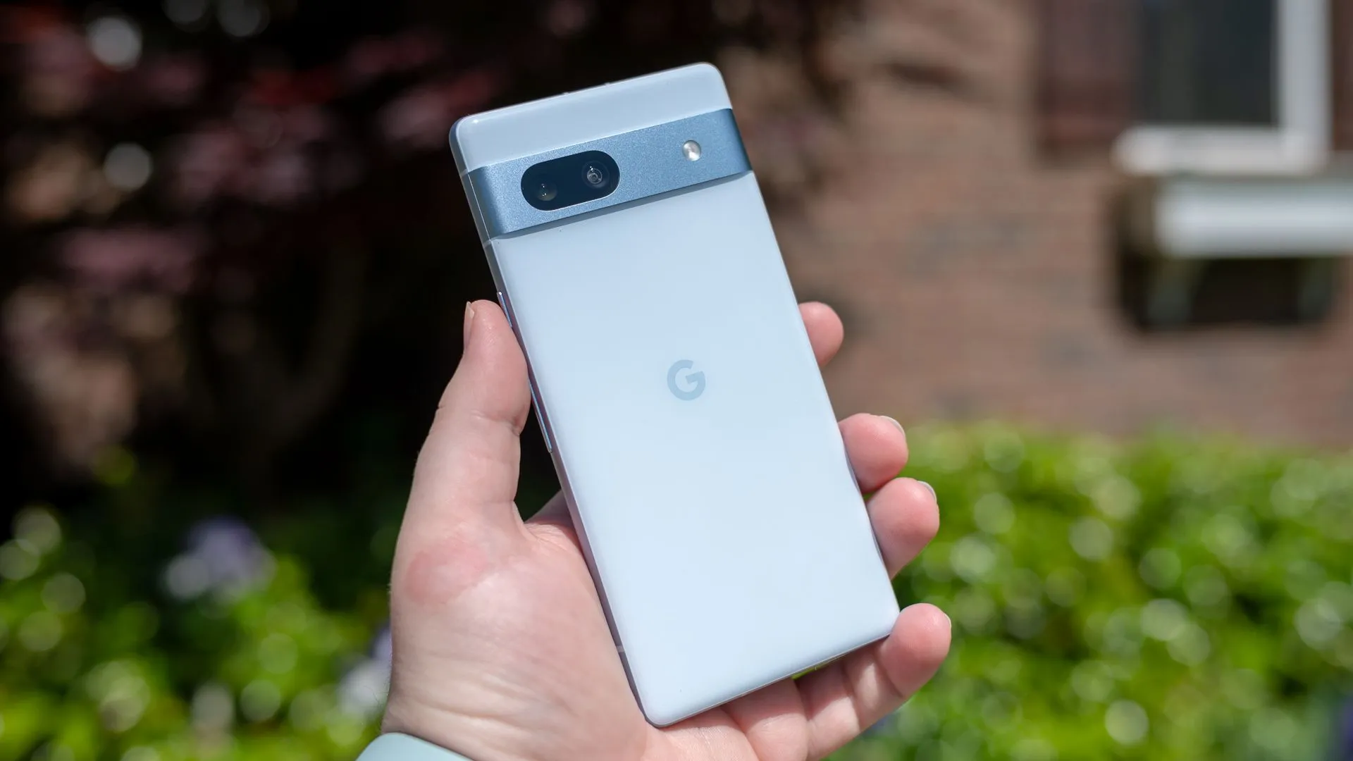Hình ảnh điện thoại Google Pixel, minh họa vấn đề pin quá nhiệt