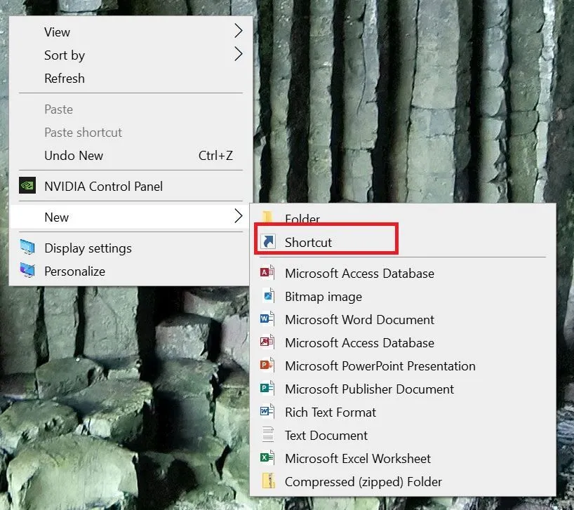 Menu chuột phải (right-click) trên màn hình nền Windows hiển thị tùy chọn 'New' &gt; 'Shortcut' để tạo lối tắt mới.