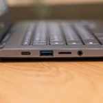Mô tả các cổng kết nối (USB-C, USB-A) ở cạnh trái của một chiếc Chromebook Acer Plus 514 hiện đại.