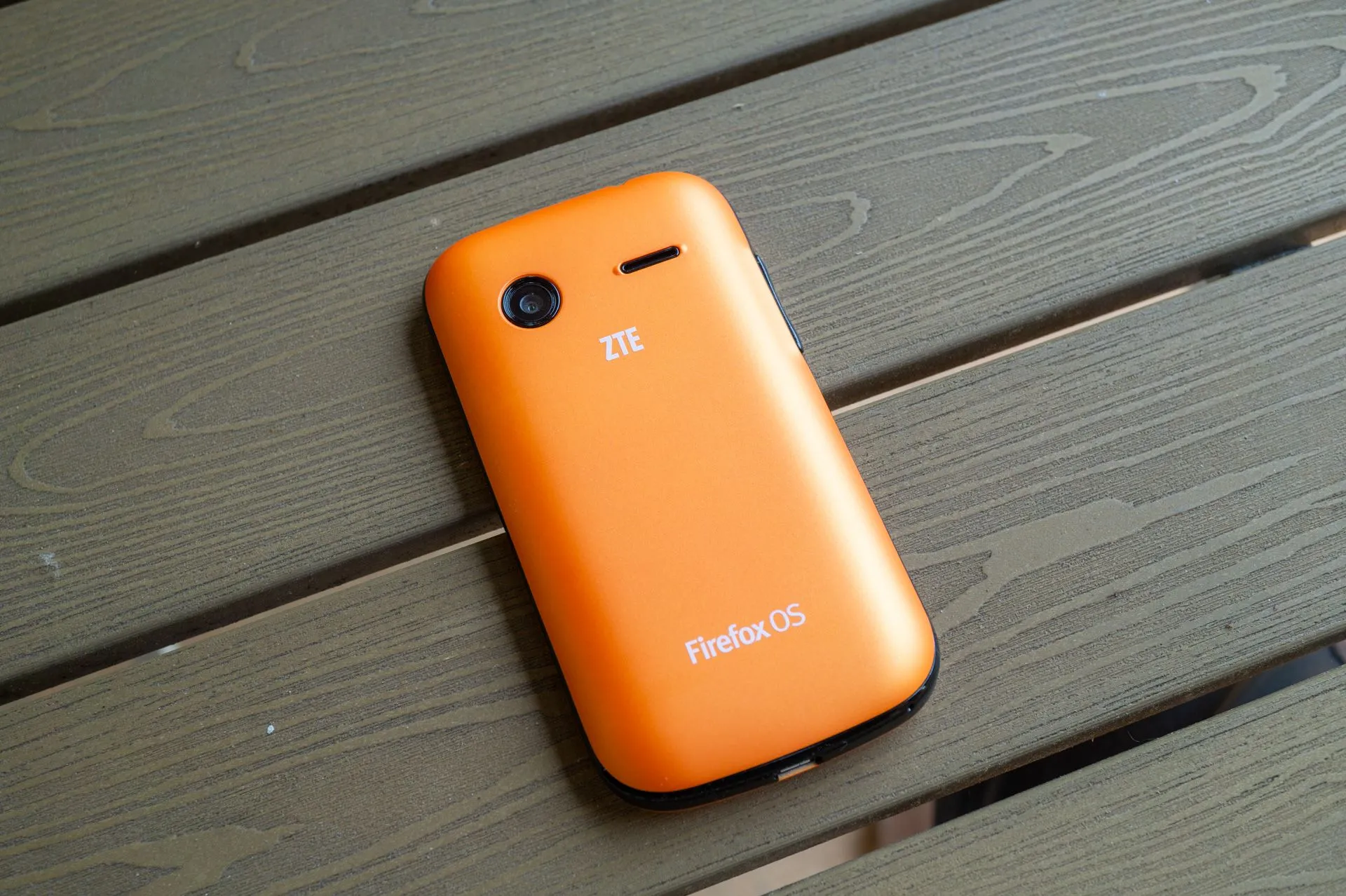 Một góc nhìn khác của điện thoại ZTE Open sử dụng Firefox OS