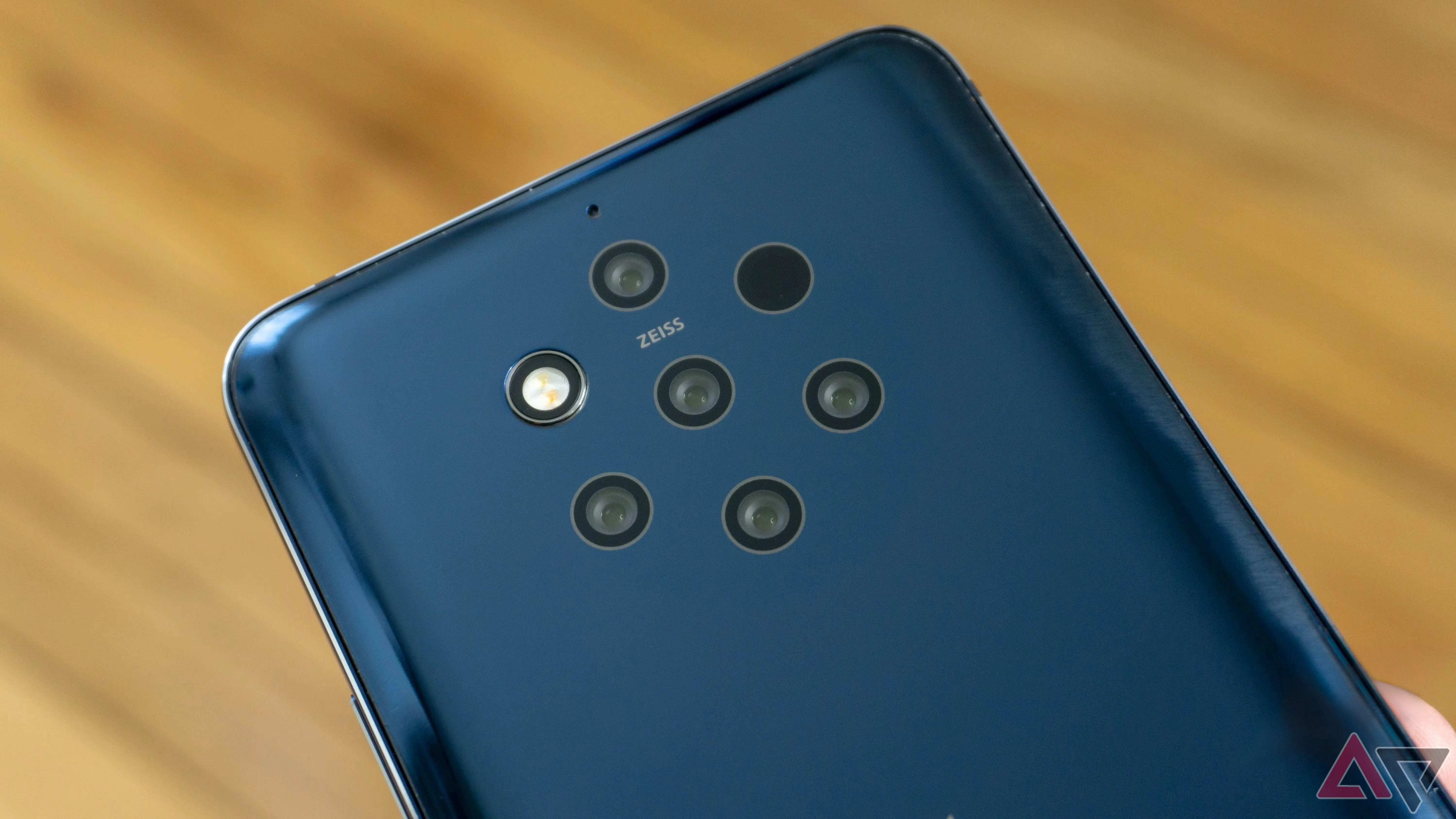 Nokia 9 PureView với cụm 5 camera sau độc đáo