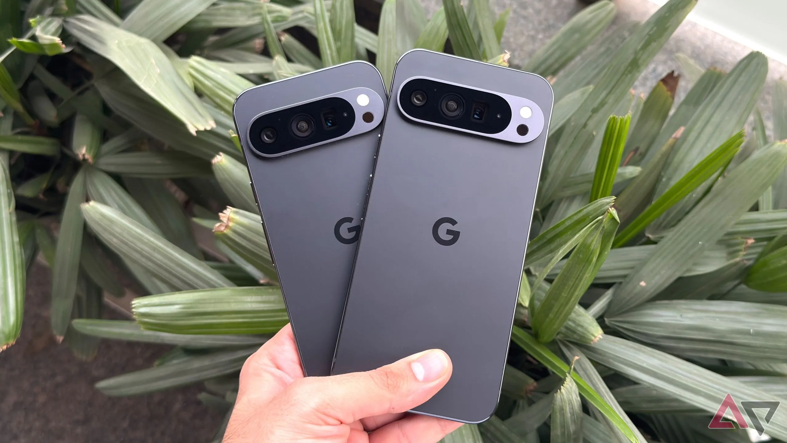 So sánh kích thước giữa hai mẫu điện thoại Google Pixel 9 Pro và Pixel 9 XL