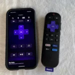 Thiết bị streaming Roku Express 4K Plus, điều khiển và ứng dụng di động Roku minh họa trải nghiệm nền tảng.