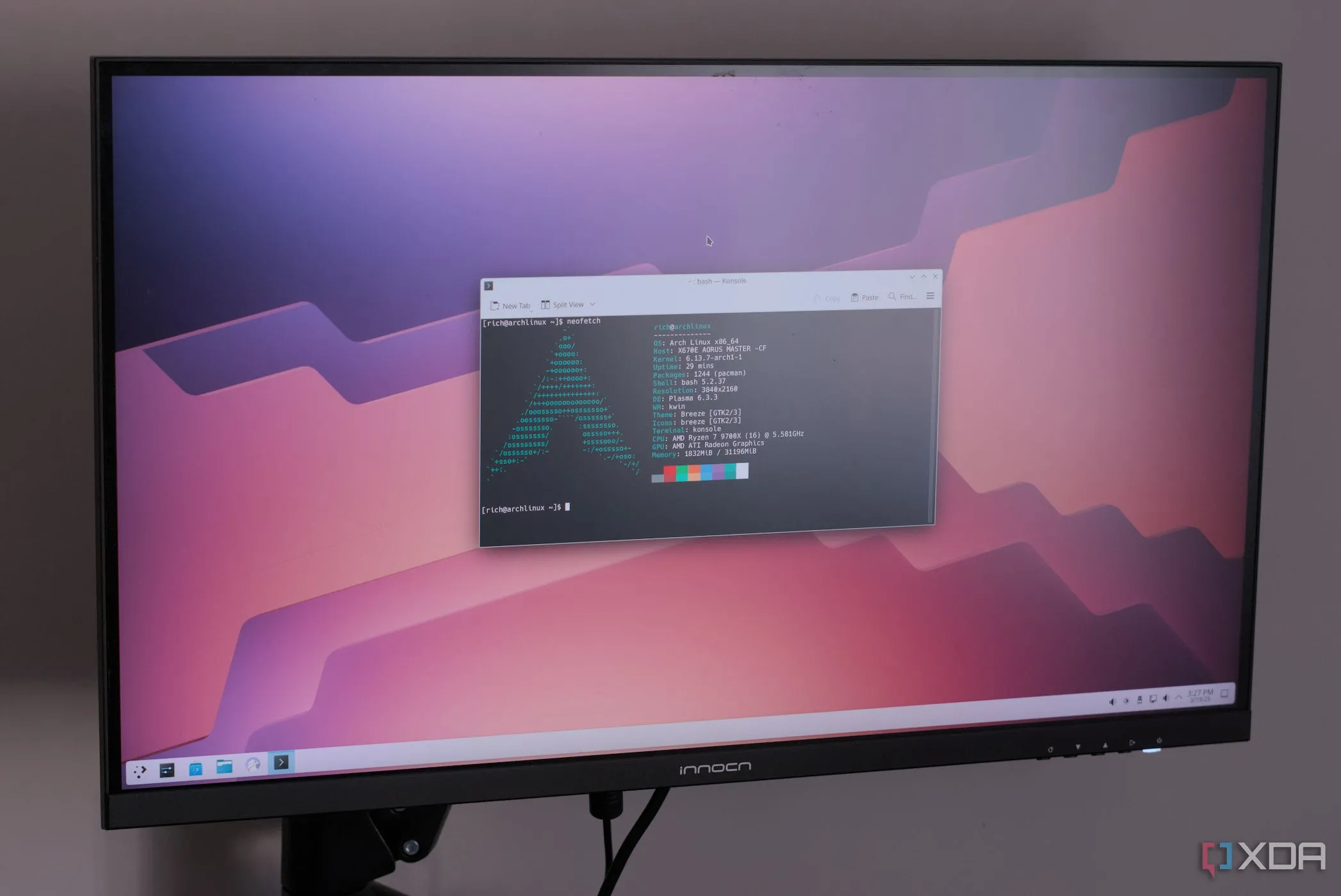 Arch Linux Konsole với Neofetch