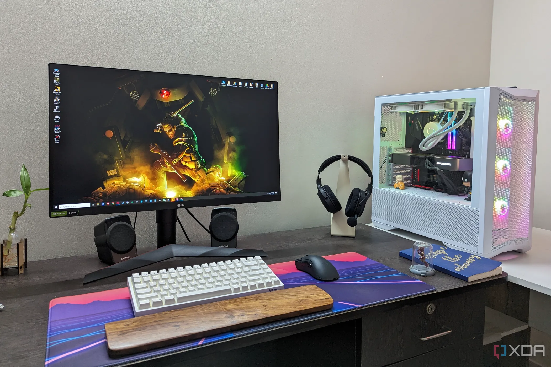 Bộ máy tính để bàn gaming chuyên nghiệp, cho thấy tầm quan trọng của hiệu suất ổn định khi chơi game trên Windows 11