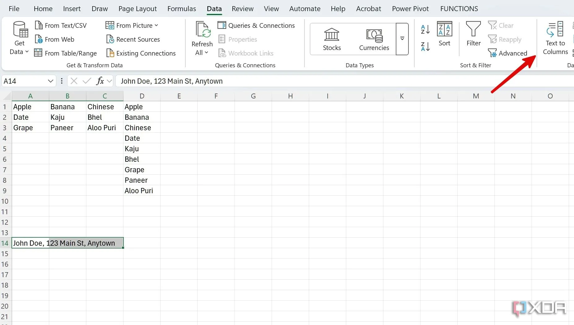 Chọn tùy chọn Tách văn bản thành cột trong tab Dữ liệu Excel