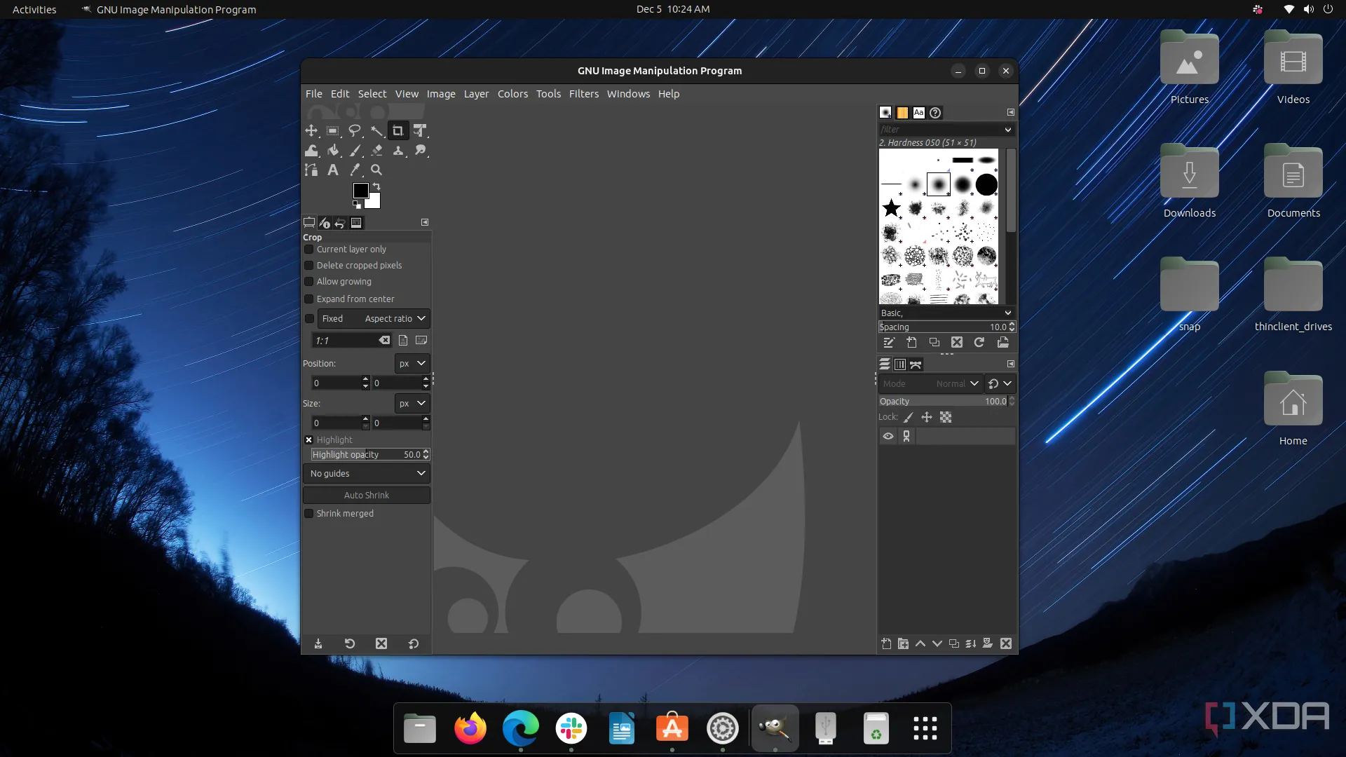 Chương trình chỉnh sửa ảnh GIMP đang chạy trên hệ điều hành Ubuntu Linux