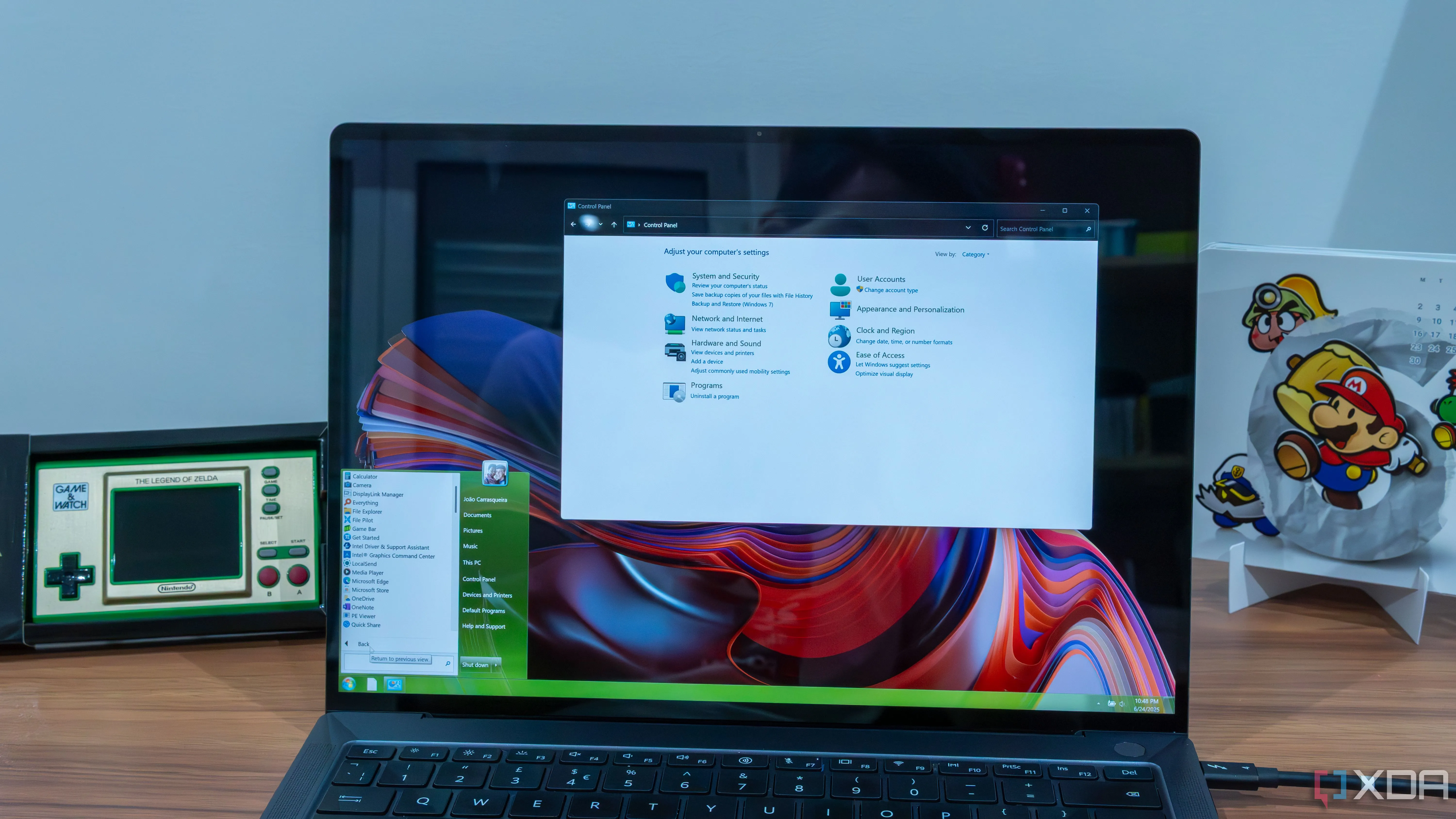 Giao diện máy tính Windows 11 với các bản cập nhật mới nhất của Microsoft