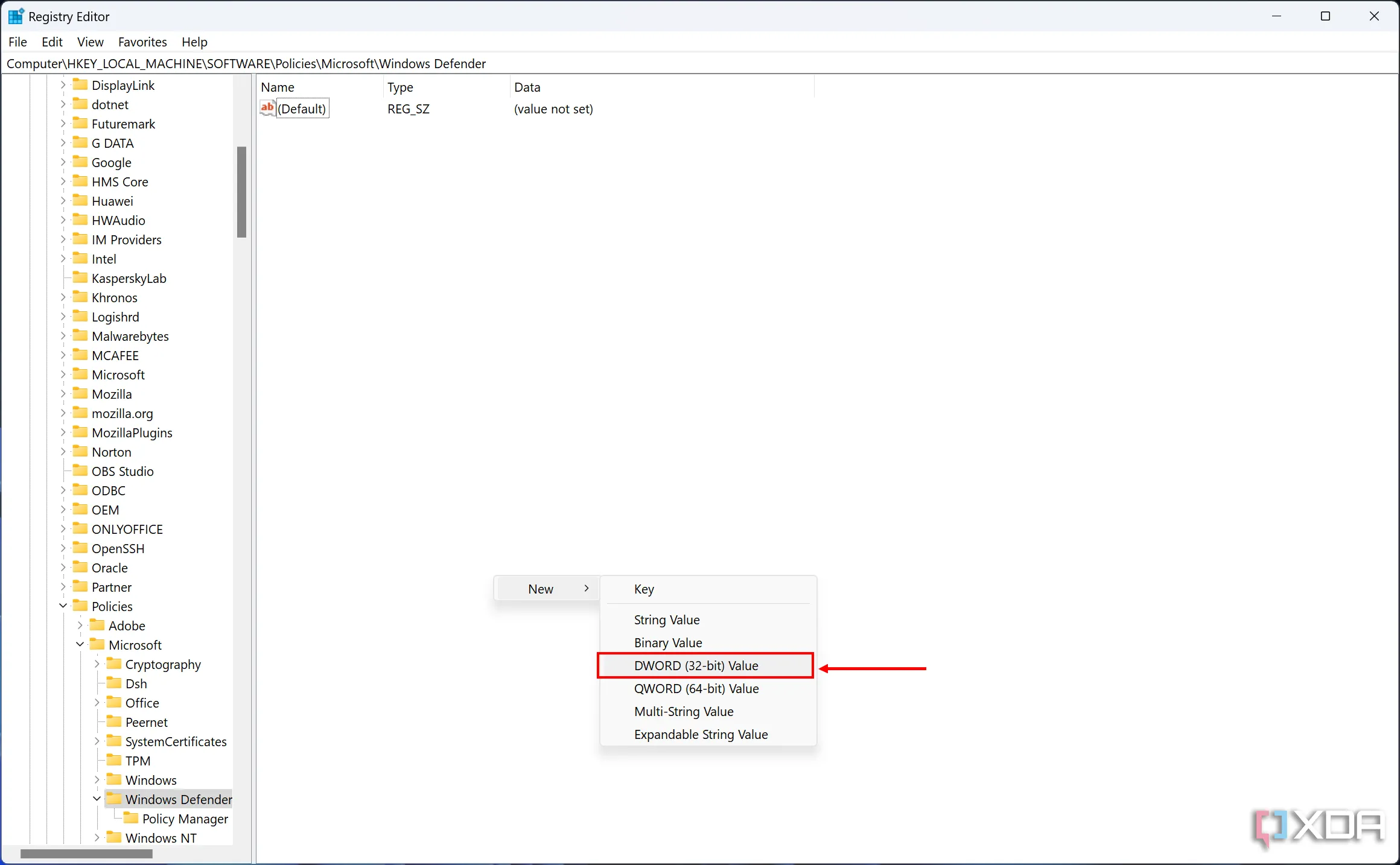Giao diện Registry Editor hiển thị tùy chọn tạo giá trị DWORD (32-bit) mới để tắt Defender