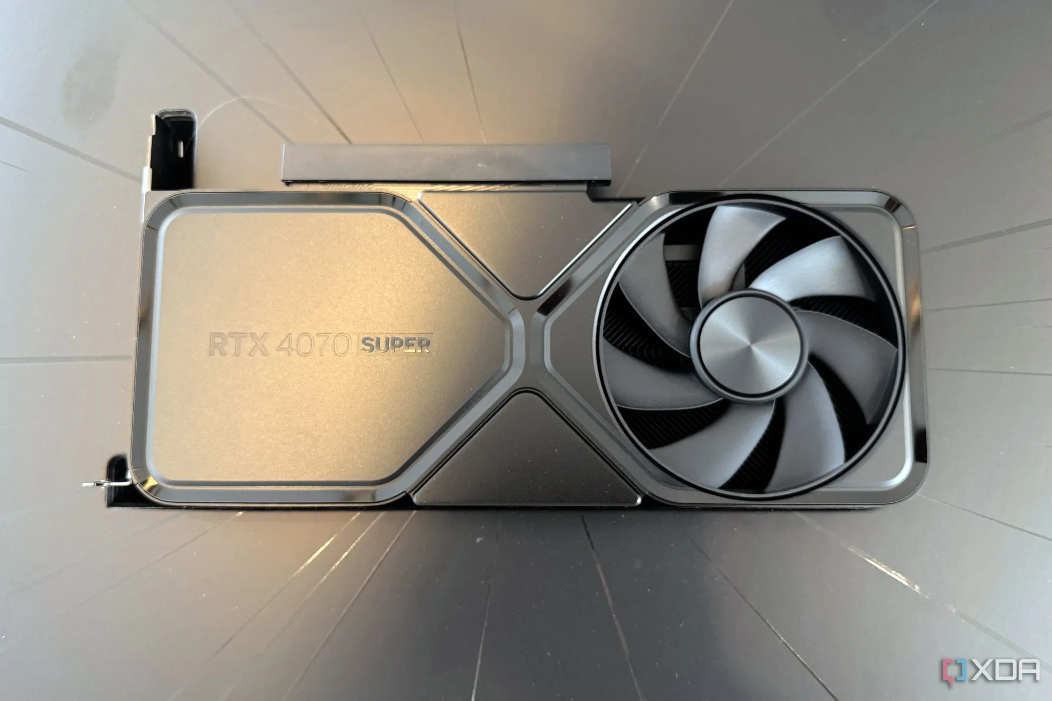Hộp đựng card đồ họa Nvidia GeForce RTX 4070 Super Founders Edition