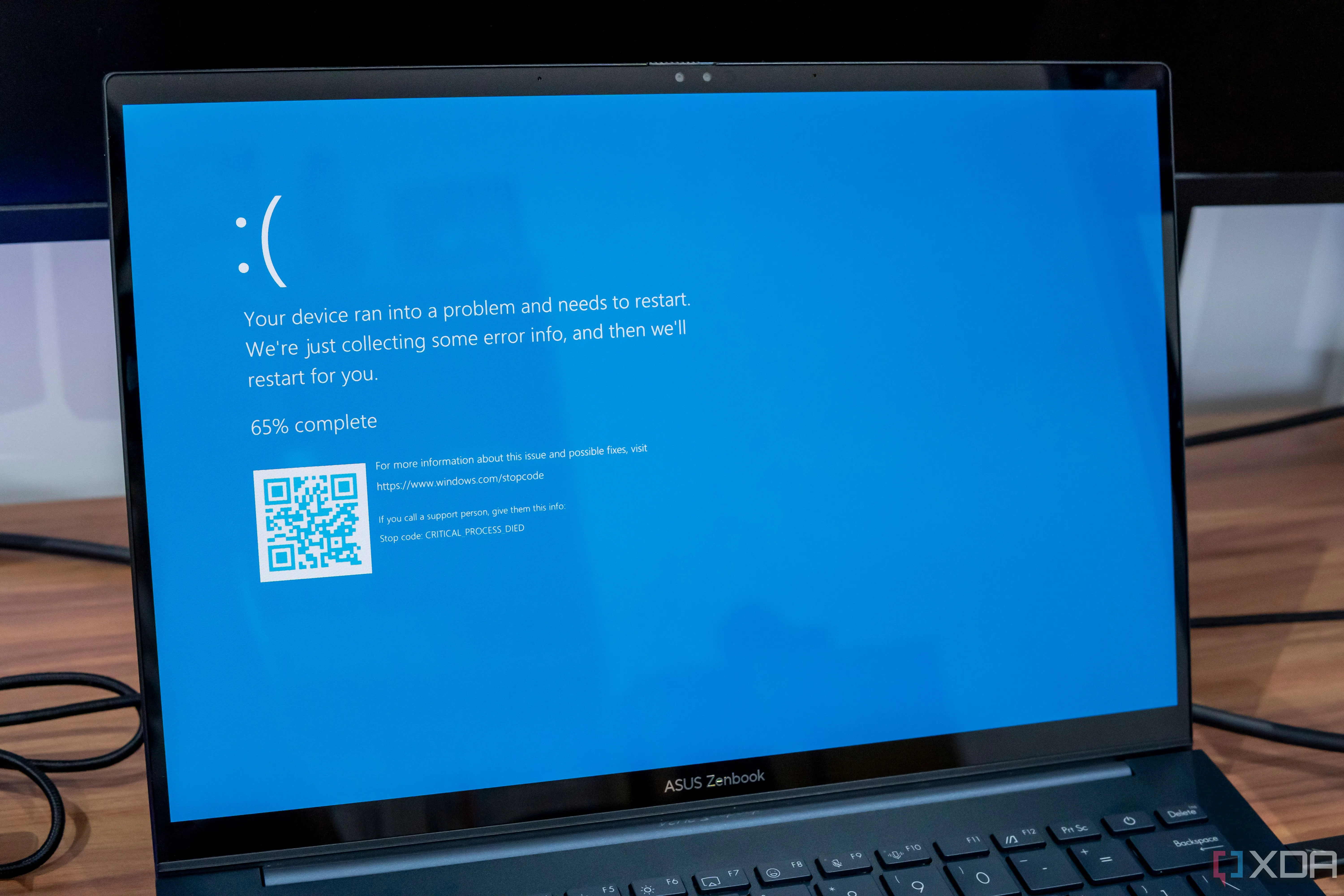Laptop Windows 11 hiển thị màn hình xanh chết chóc (BSOD), cảnh báo nguy cơ mất dữ liệu khi sử dụng các bản dựng Windows Insider