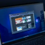Laptop Windows 11 với công cụ Snipping Tool, minh họa việc tùy chỉnh hệ điều hành.