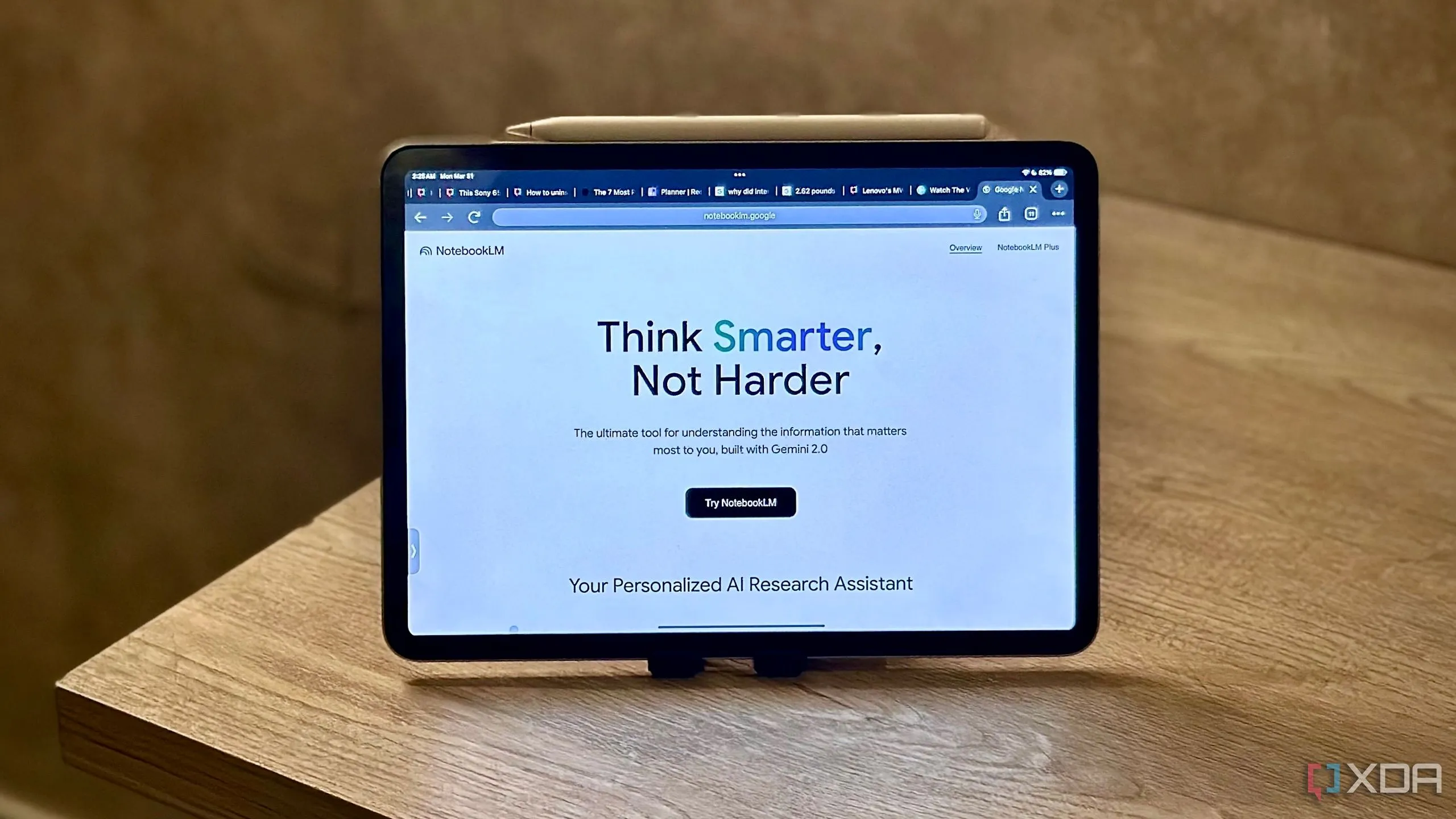 Màn hình đăng ký Google NotebookLM hiển thị trên iPad, minh họa giao diện thân thiện với người dùng.