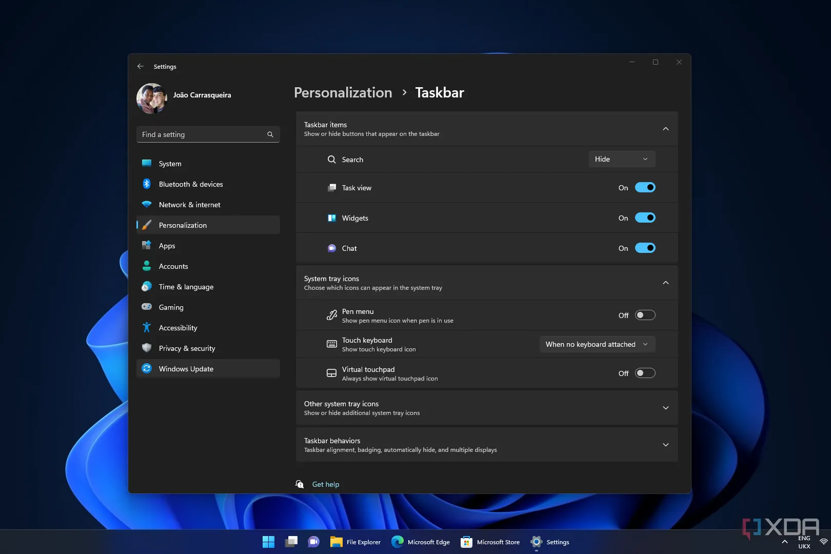 Màn hình Windows 11 hiển thị thanh Taskbar với nhãn ứng dụng không gộp nhóm, giúp dễ dàng nhận diện các cửa sổ