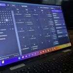 Proton Calendar hiển thị trên laptop Windows 11, minh họa khả năng tích hợp của hệ sinh thái Proton Mail
