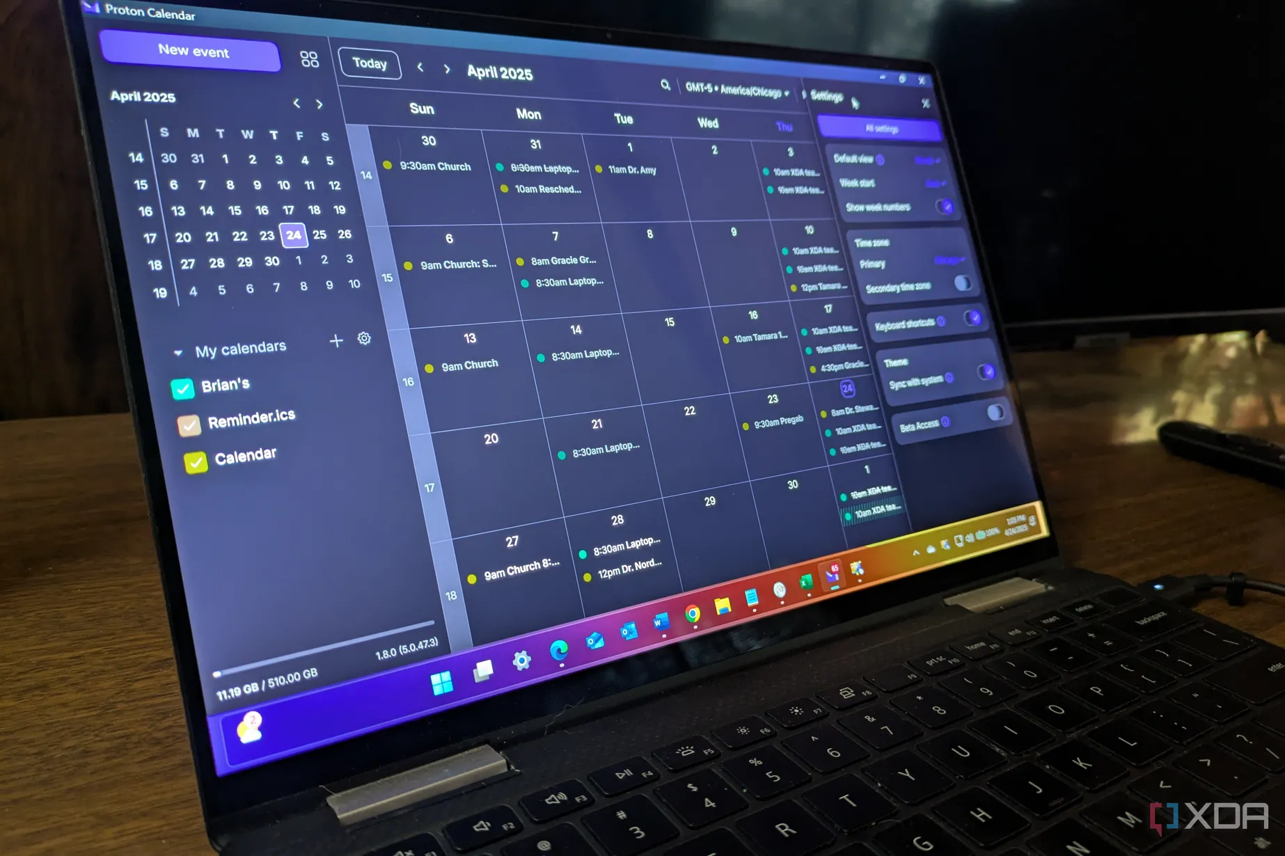 Proton Calendar hiển thị trên laptop Windows 11, minh họa khả năng tích hợp của hệ sinh thái Proton Mail