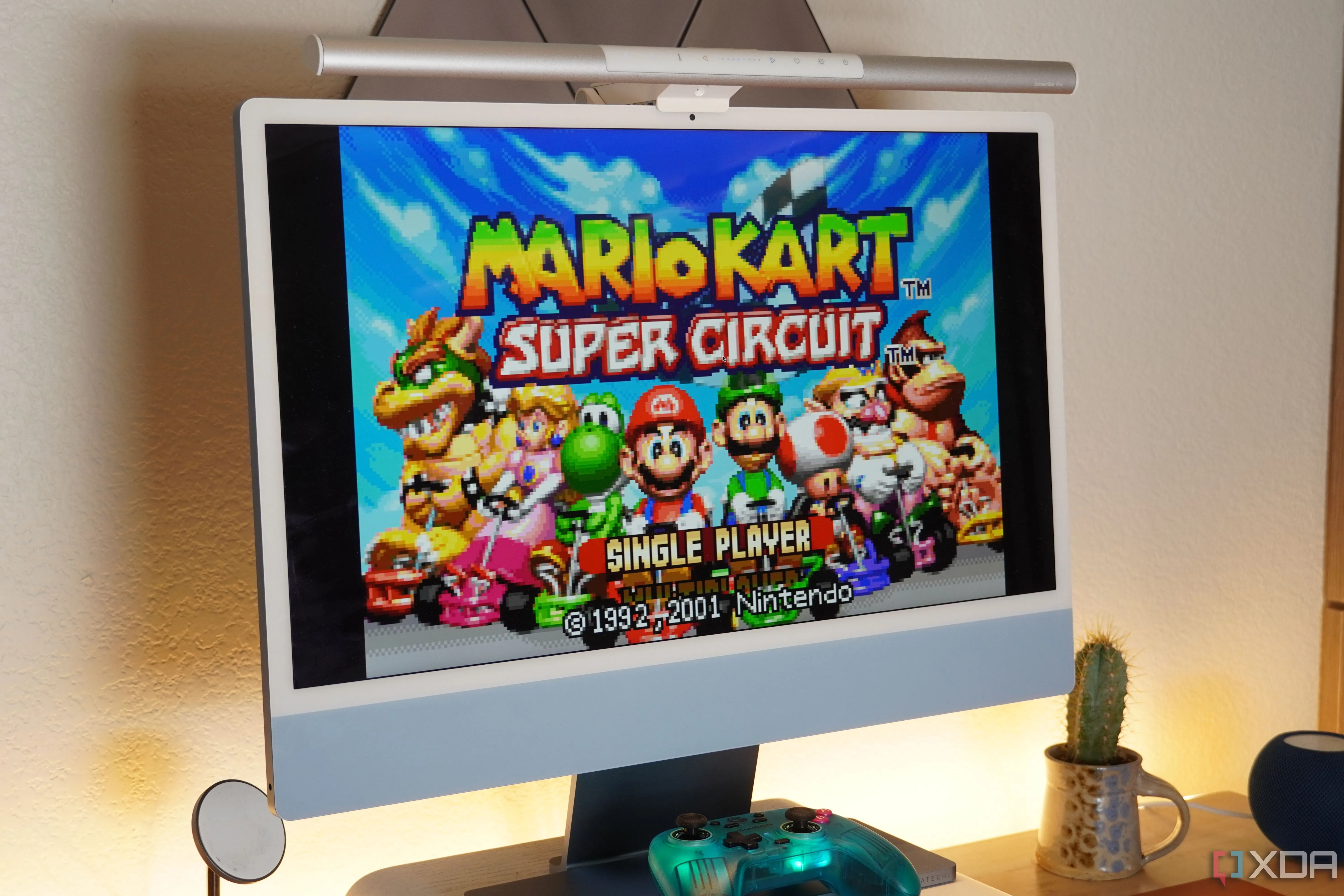 Trò chơi Mario Kart đang chạy trên một màn hình iMac, minh họa cho việc giả lập game retro và vấn đề về tỷ lệ hình ảnh.