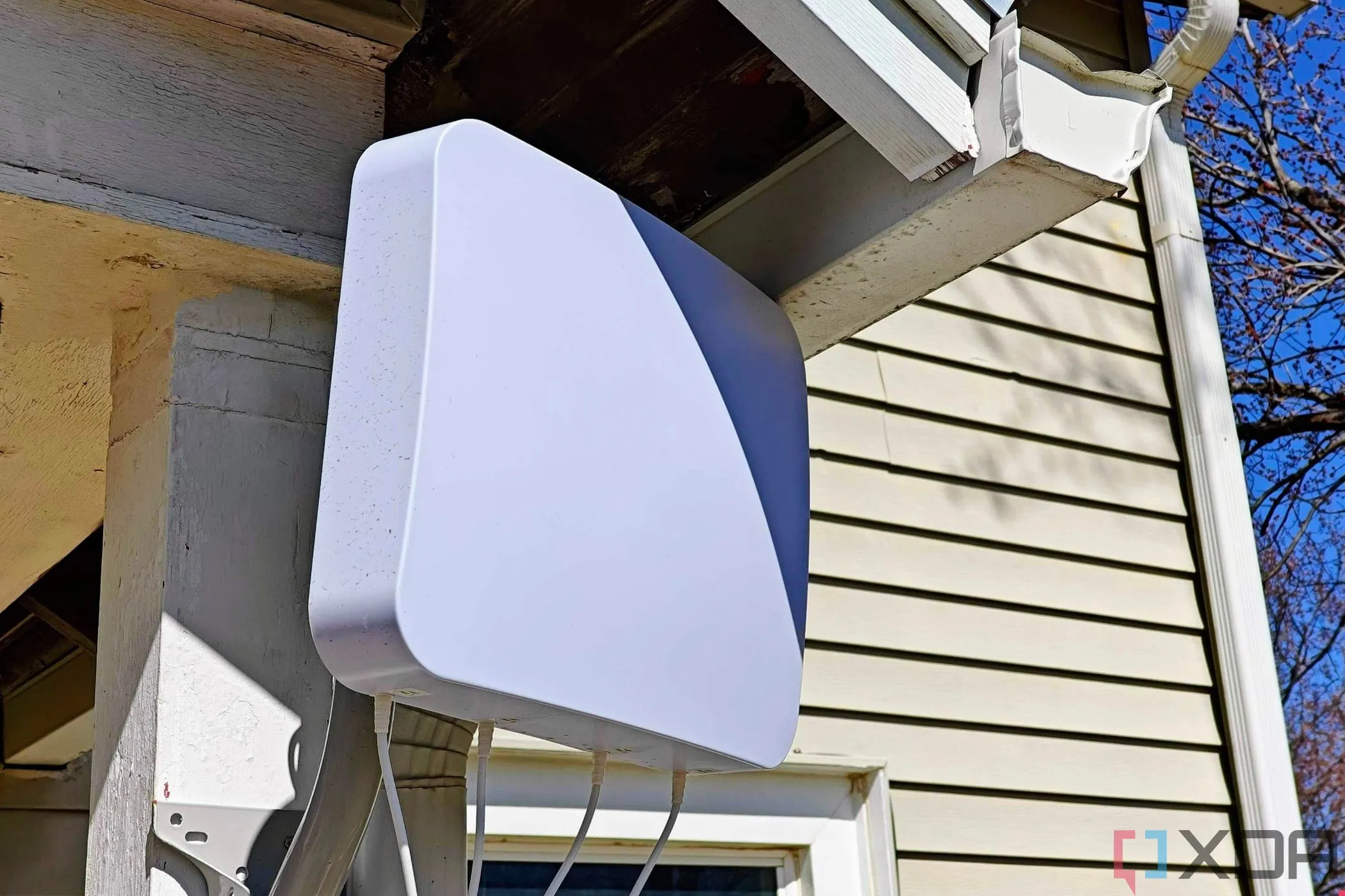 Ăng-ten ngoài Waveform cho modem Internet gia đình T-Mobile, giải pháp cho khu vực nông thôn