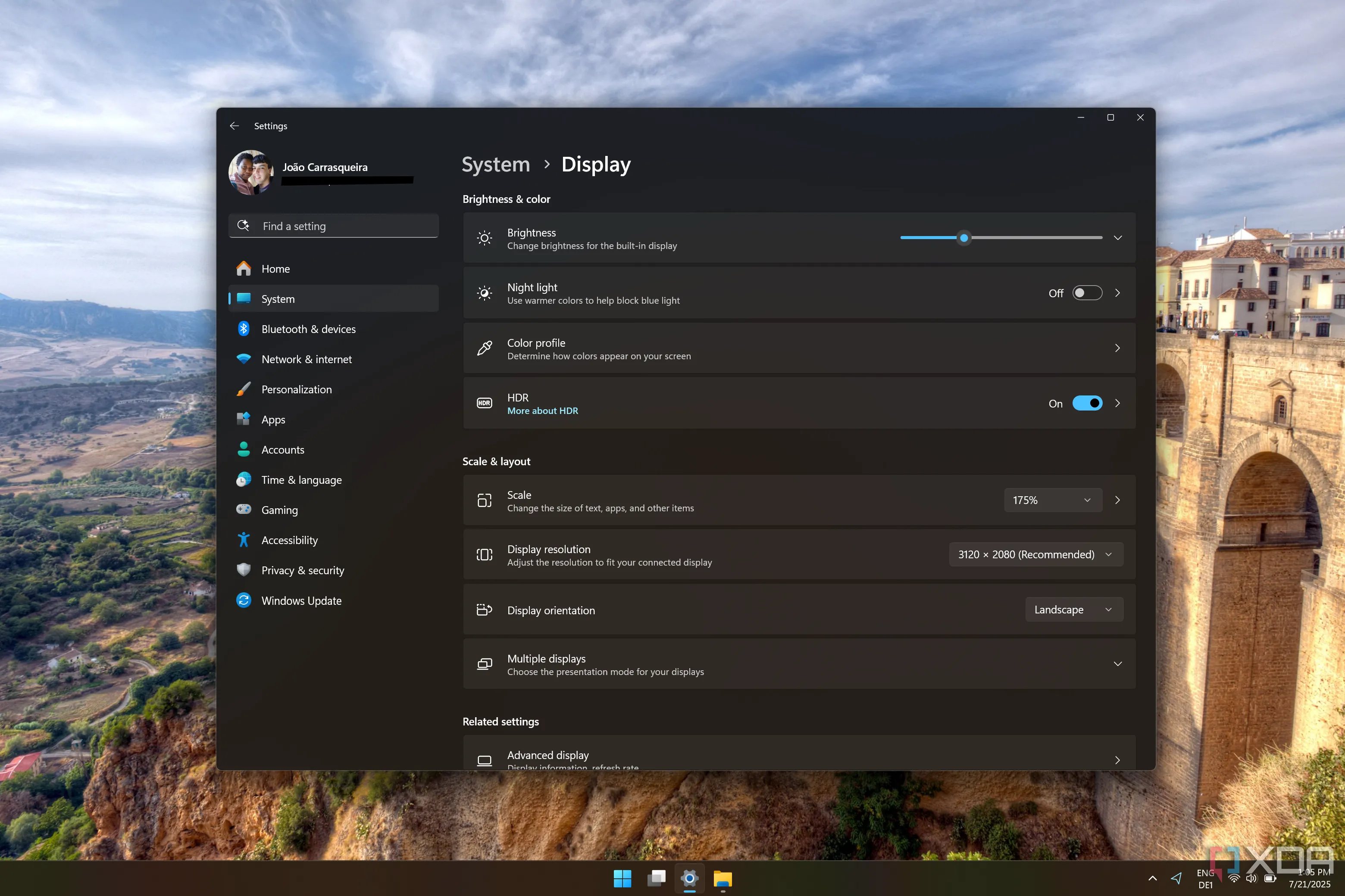 Ảnh chụp màn hình cài đặt hiển thị Windows 11 cho thấy HDR đã được bật