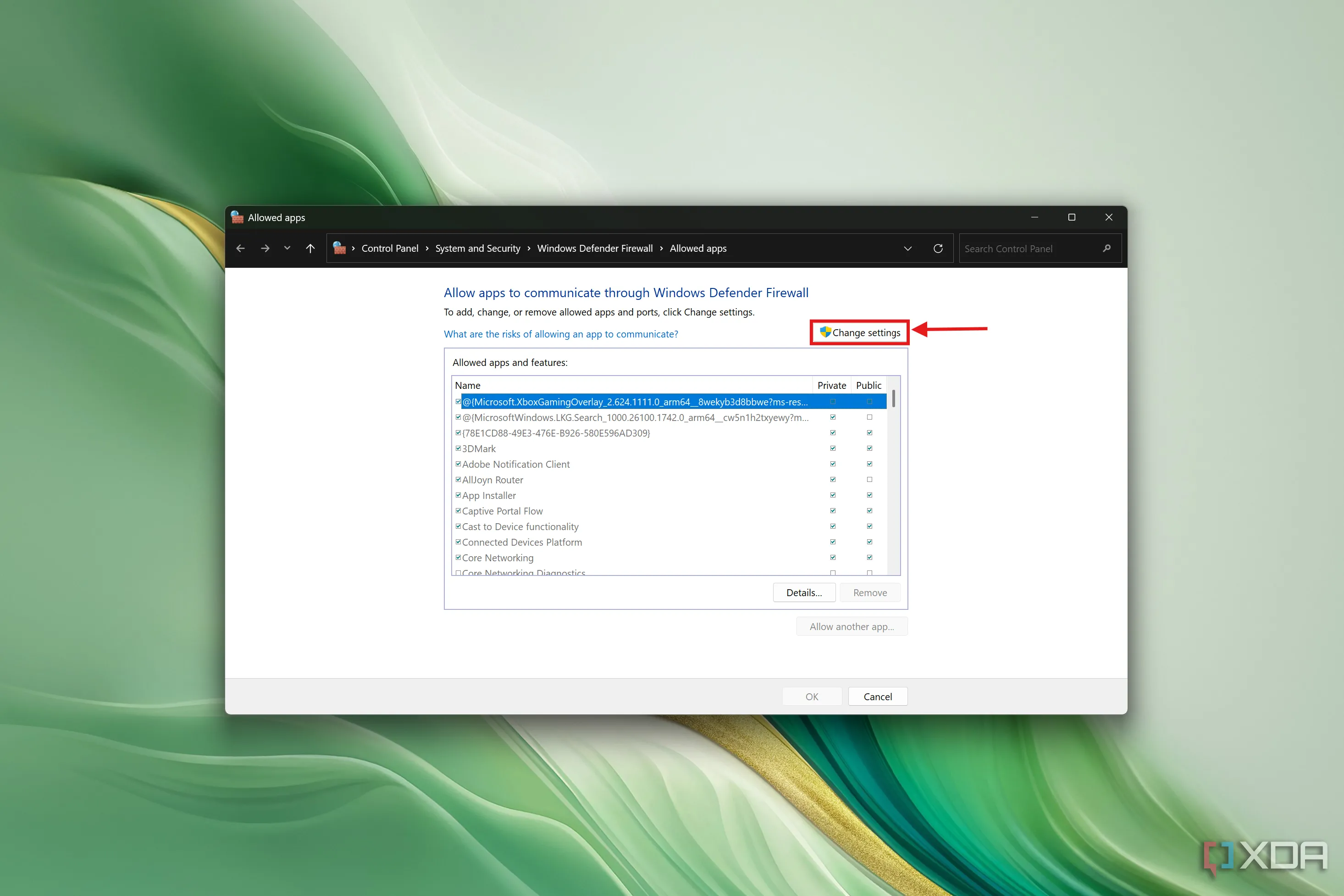Ảnh chụp màn hình danh sách ứng dụng được phép của Windows Defender với nút Change settings được tô sáng