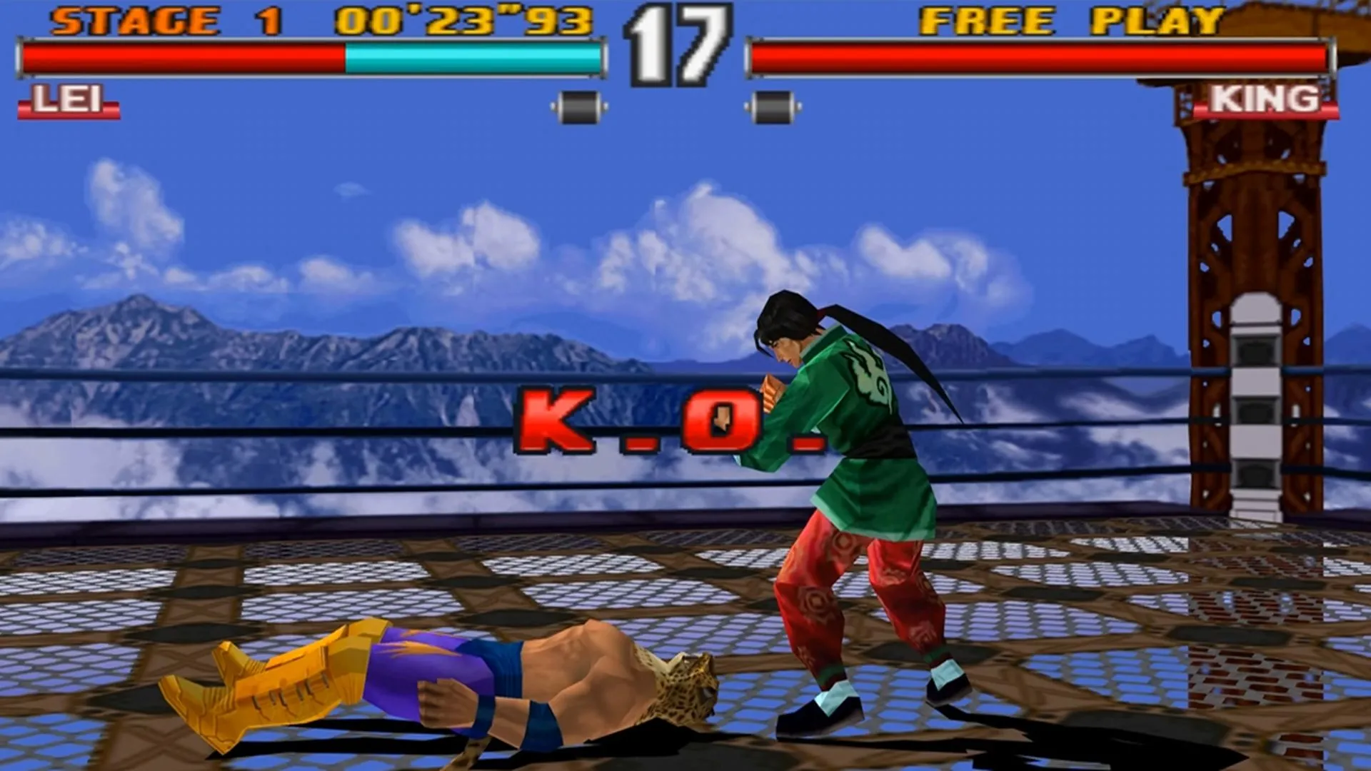 Ảnh chụp màn hình kết thúc trận đấu giữa King và Lei trong game đối kháng Tekken 2