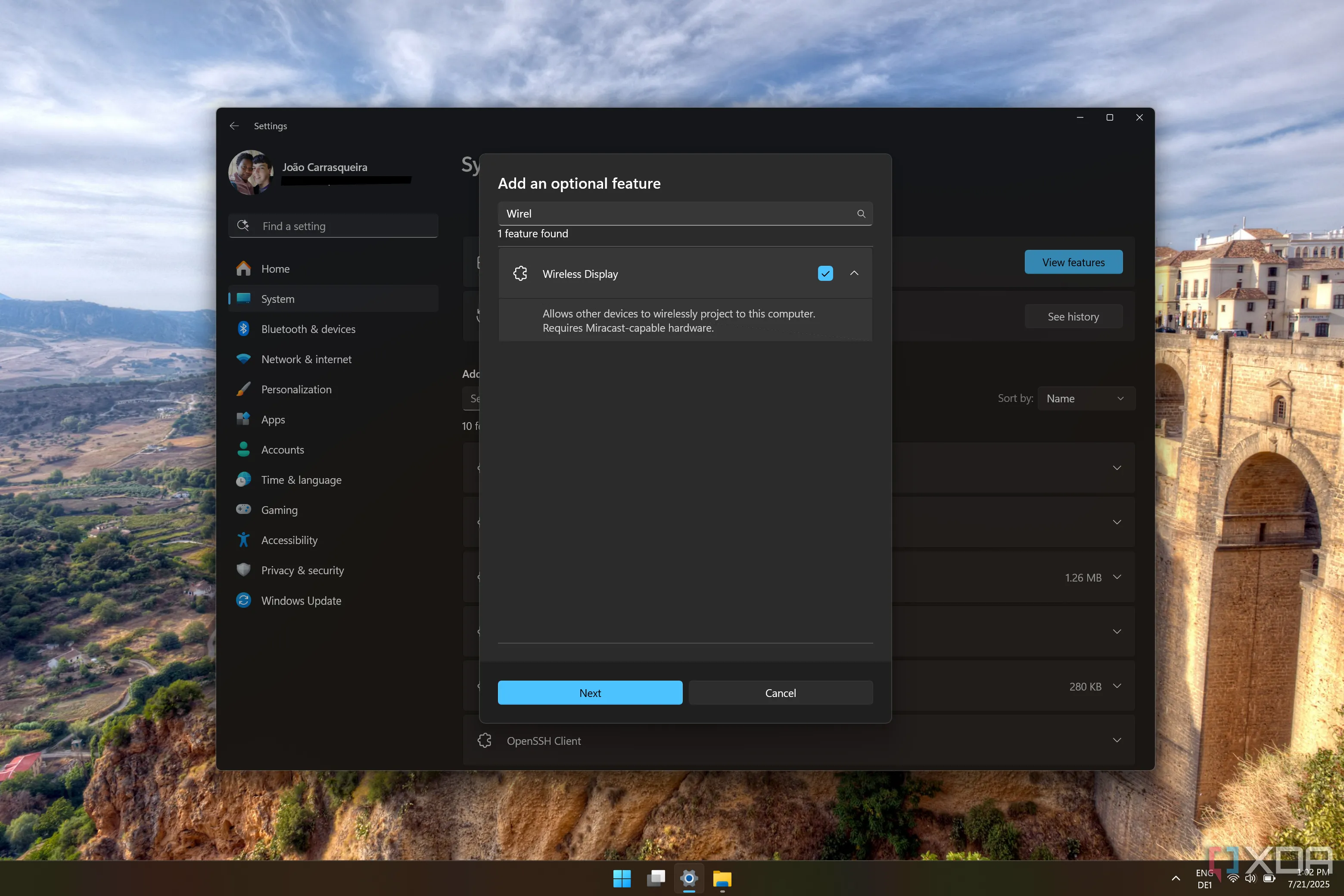 Ảnh chụp màn hình trang tính năng tùy chọn trong cài đặt Windows 11 hiển thị Màn hình không dây là một tính năng cần cài đặt