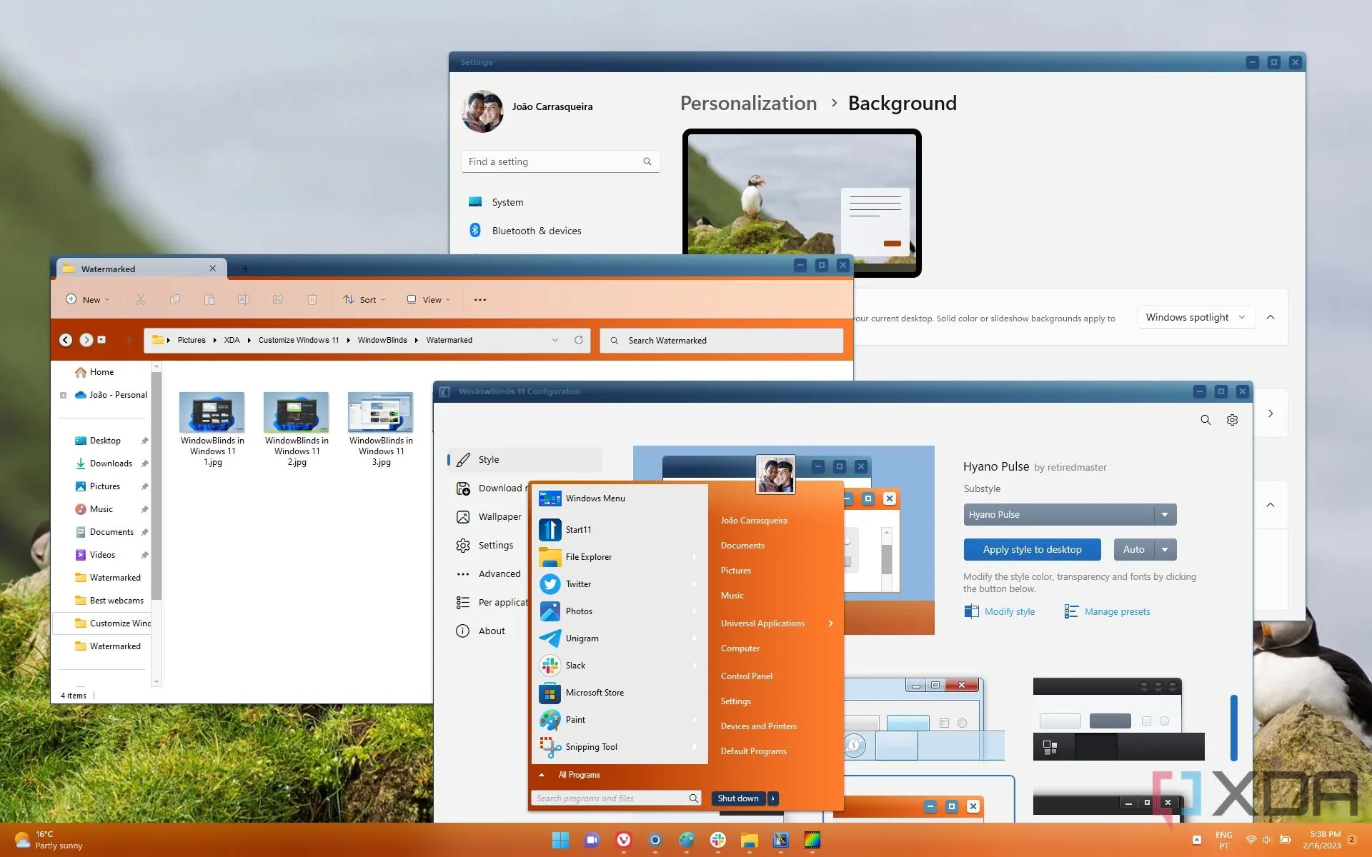 Ảnh chụp màn hình Windows 11 với giao diện người dùng và Start menu được tùy chỉnh