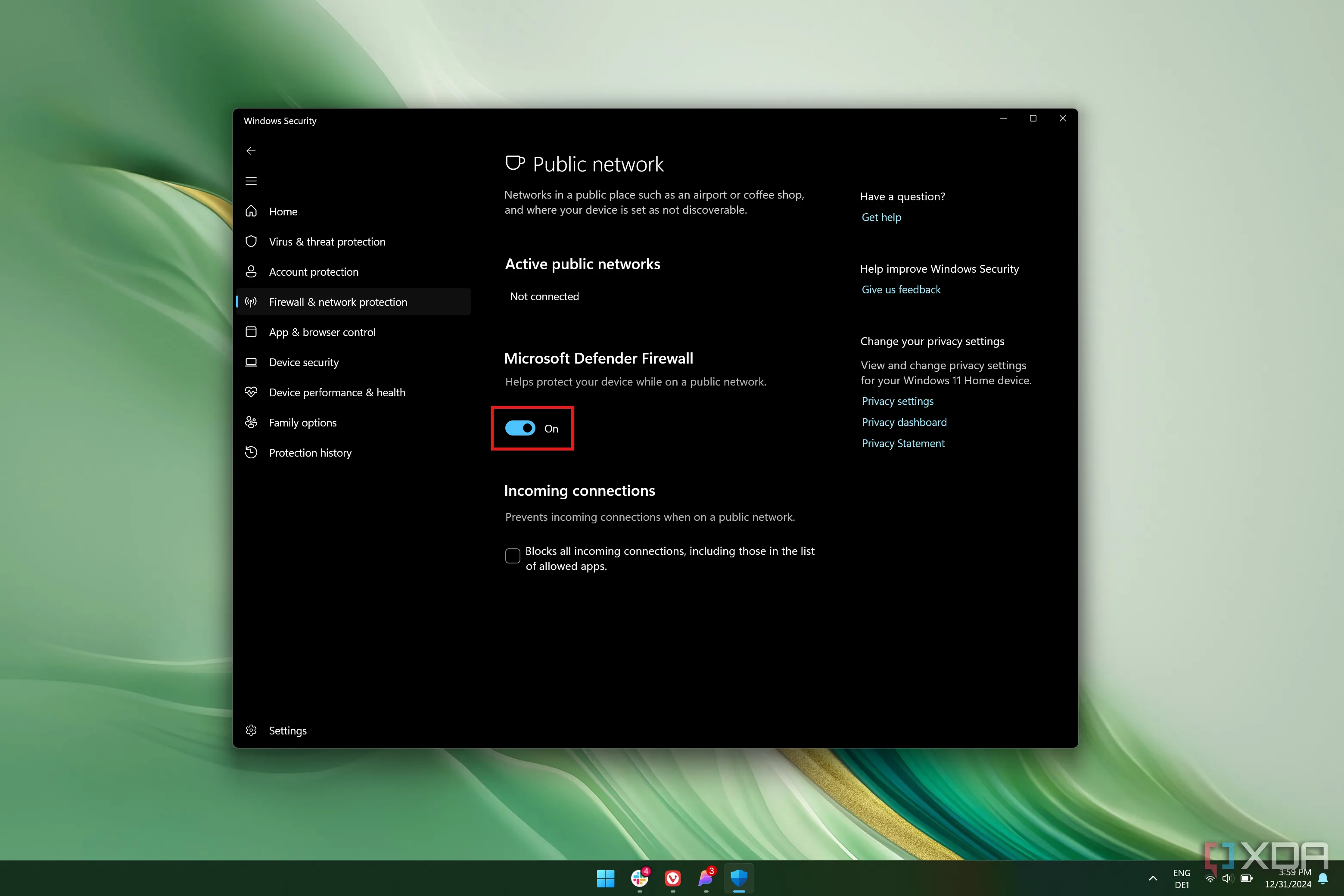 Ảnh chụp màn hình Windows Security trên Windows 11 hiển thị cài đặt tường lửa cho mạng công cộng