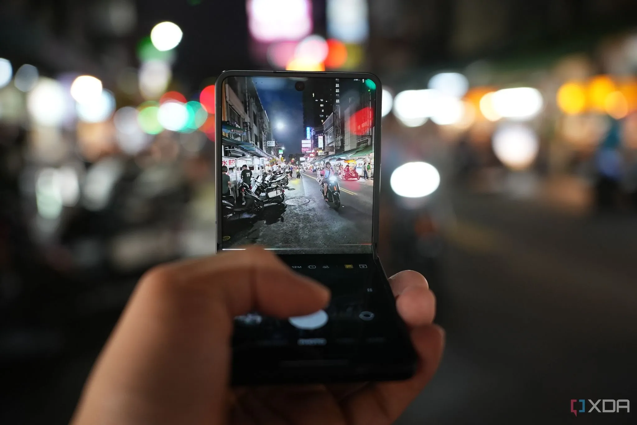 Ảnh chụp từ camera chính của Samsung Galaxy Z Flip 7 với chi tiết tốt