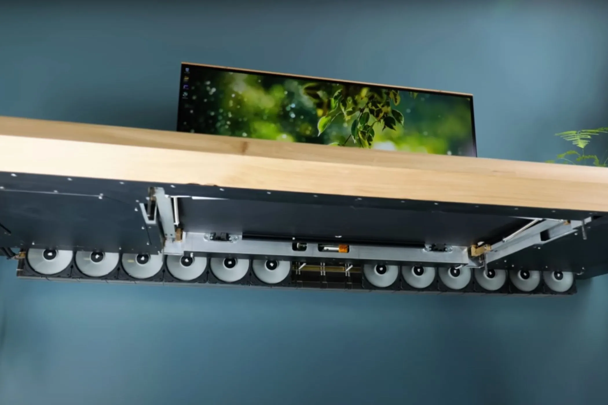 Bản độ PC "Invisible PC" tại Computex, một dự án DIY độc đáo