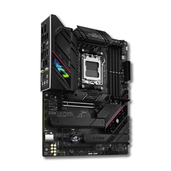 Bản render bo mạch chủ Asus Strix B650E-F Gaming từ góc nhìn hơi chếch trái