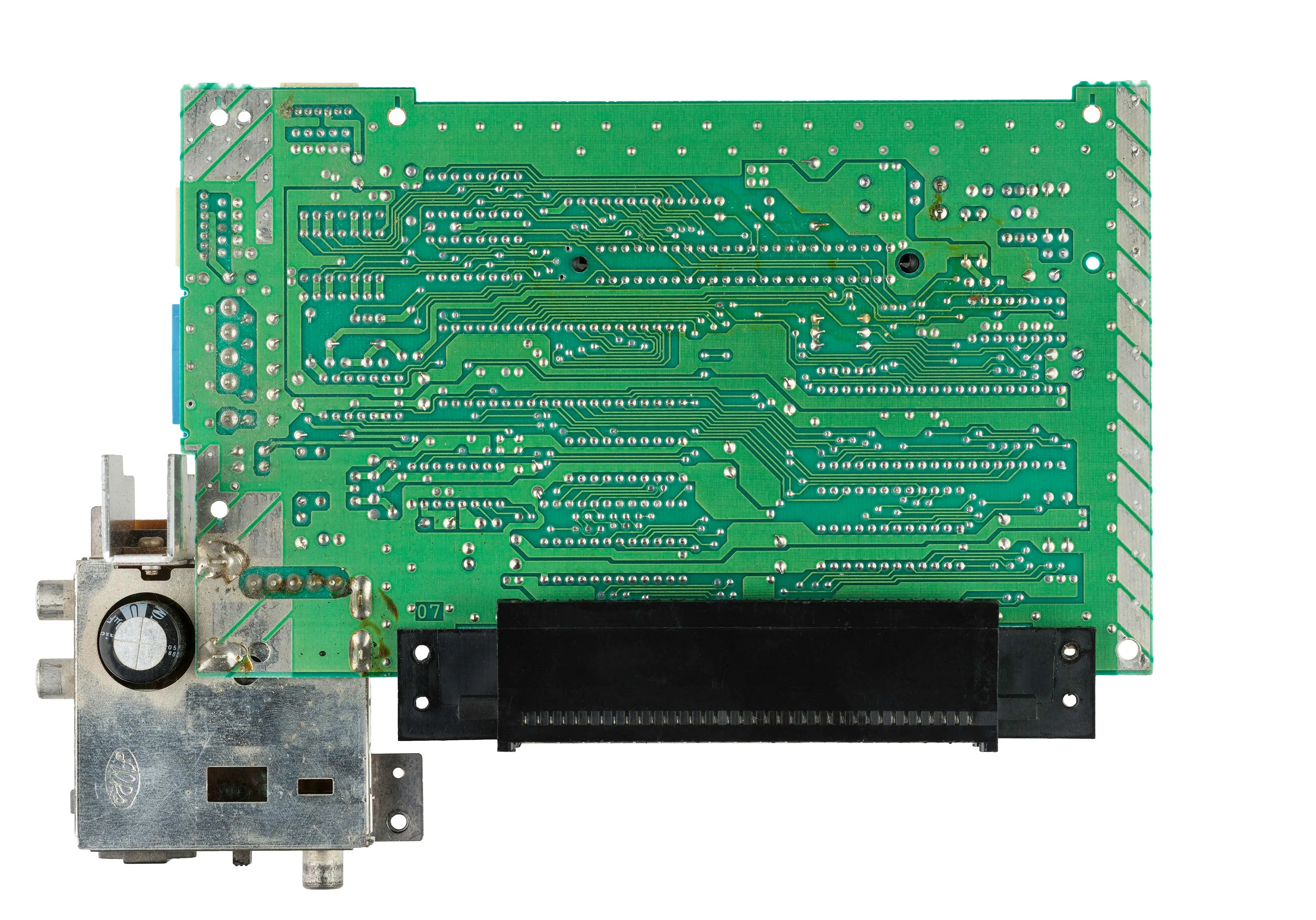 Bảng mạch chính Nintendo NES Mk1 nhìn từ phía dưới