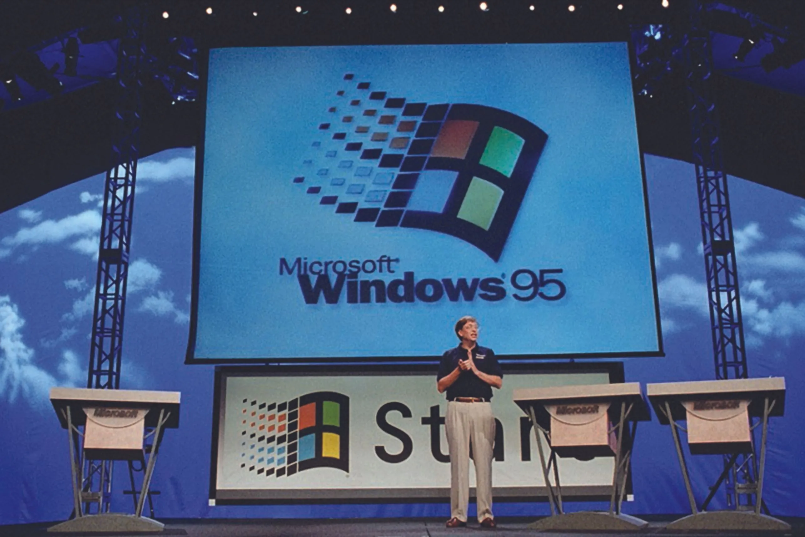 Bill Gates giới thiệu Windows 95, hệ điều hành mang tính cách mạng của Microsoft