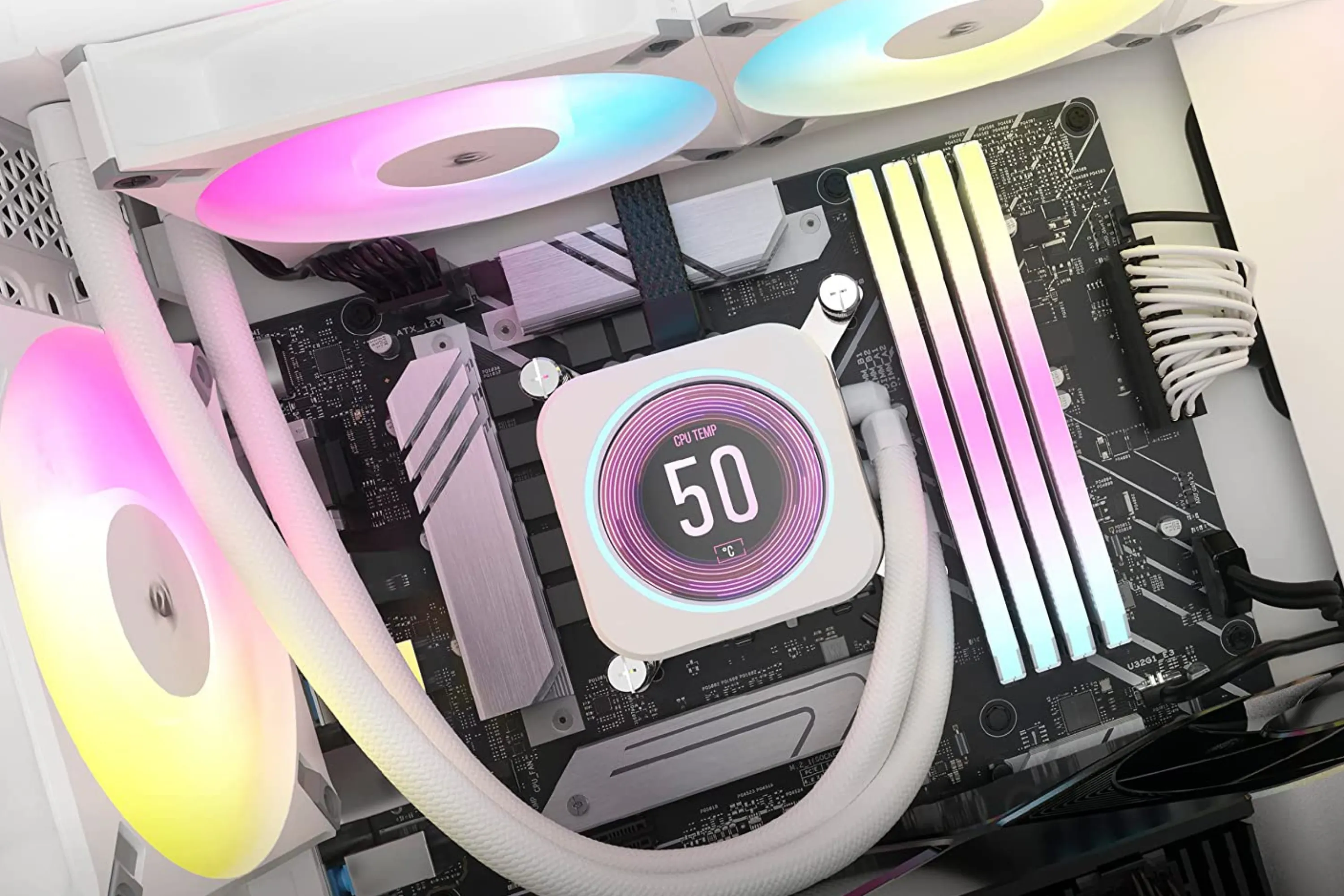 Bộ làm mát CPU lỏng Corsair iCUE H150i Elite LCD XT trong một máy tính phát sáng với ánh sáng RGB