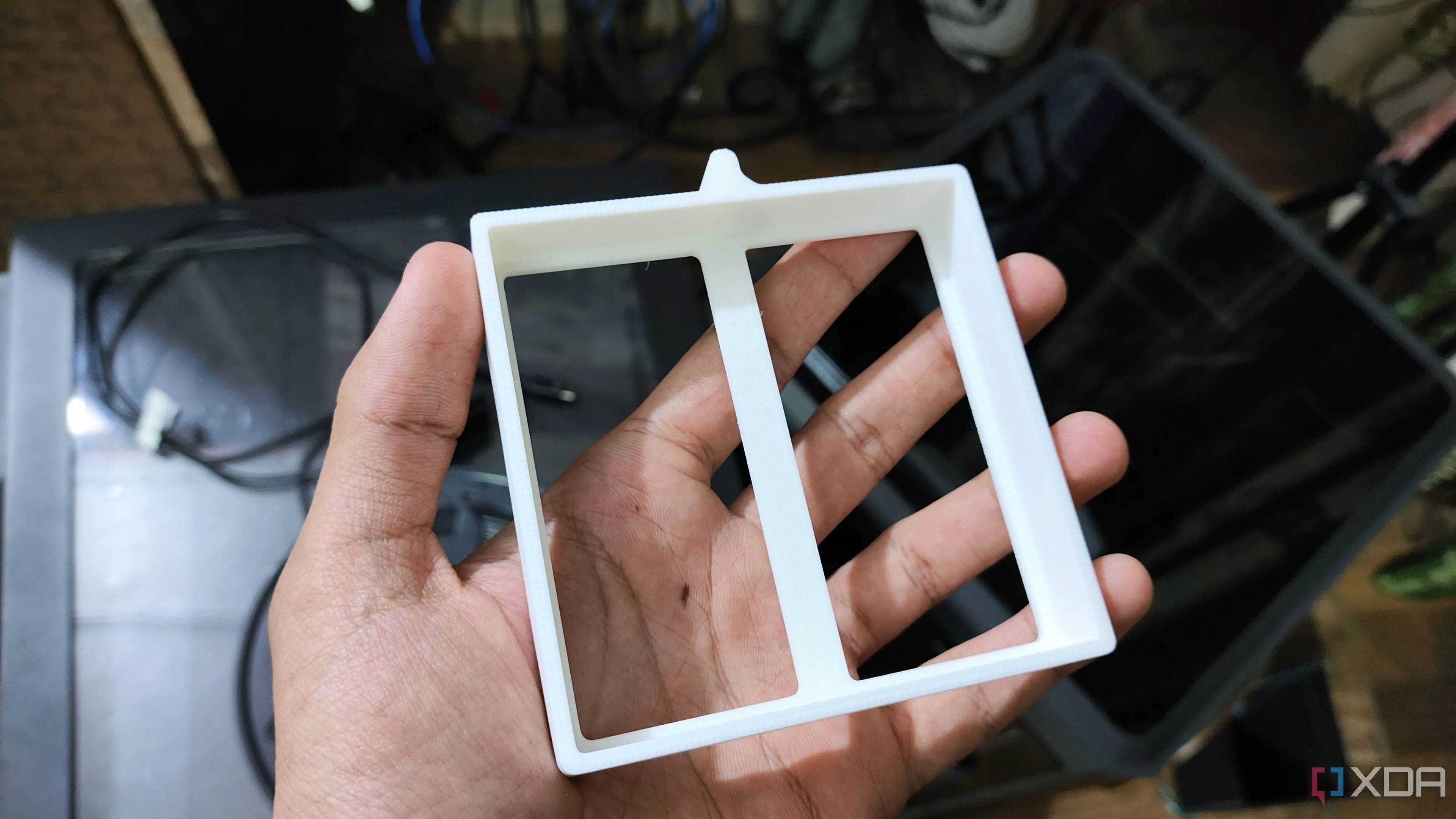Bộ lọc khí gắn trên máy in 3D buồng kín, giúp đảm bảo an toàn và sức khỏe khi in với vật liệu đặc biệt.