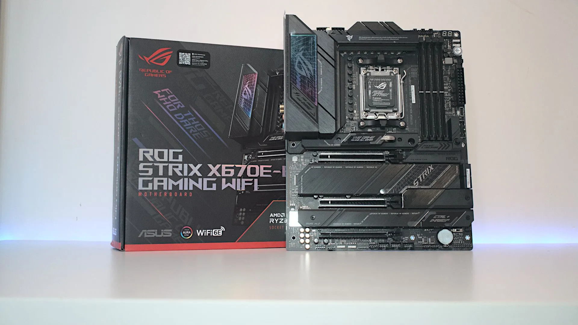 Bo mạch chủ ASUS ROG Strix X670E-E Gaming WiFi