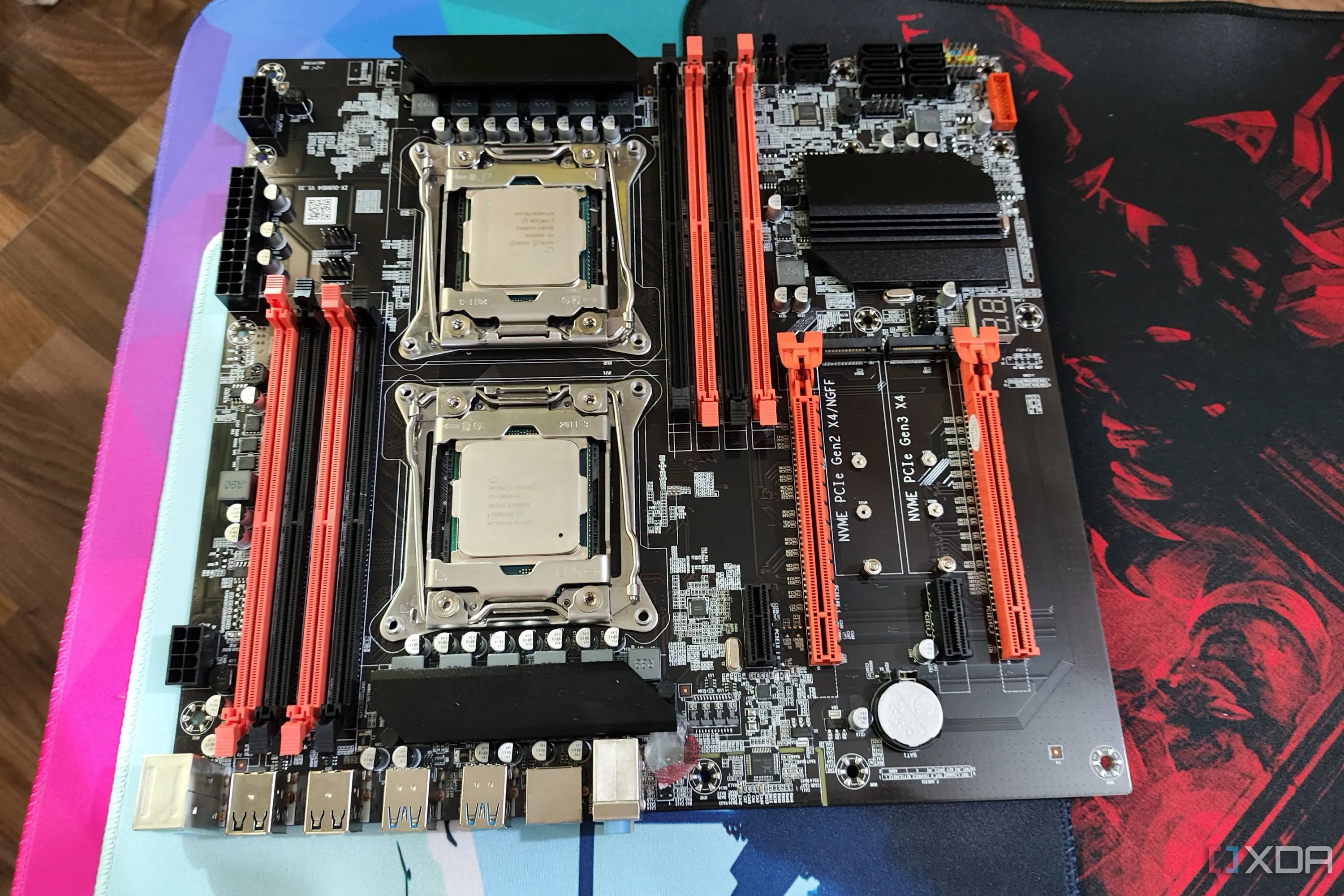 Bo mạch chủ server X99 với hai CPU Intel Xeon, minh họa cấu hình Dual-CPU có mức tiêu thụ điện cao.