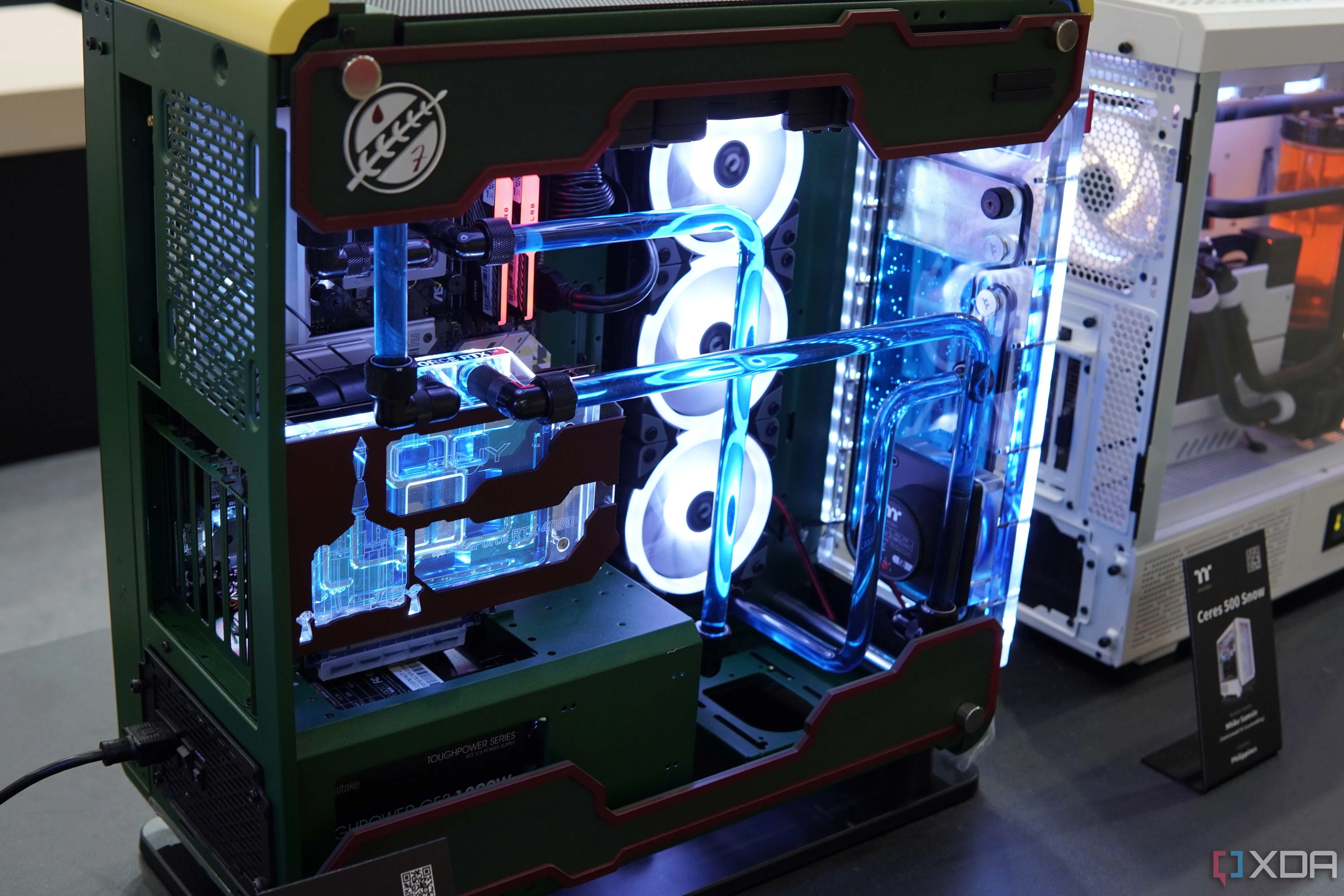Bộ PC tùy chỉnh với tản nhiệt nước custom trong vỏ case Thermaltake Core P6 TG Racing Green