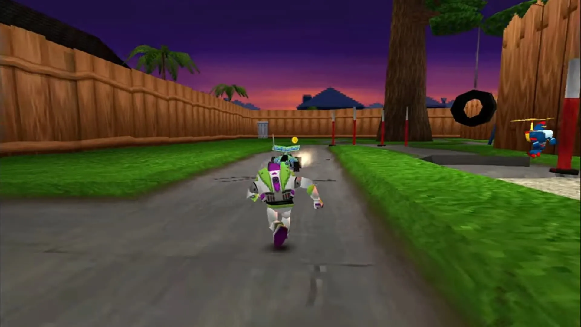 Buzz Lightyear đuổi theo RC trong màn chơi Khu phố của game Toy Story 2: Buzz Lightyear to the Rescue trên PlayStation