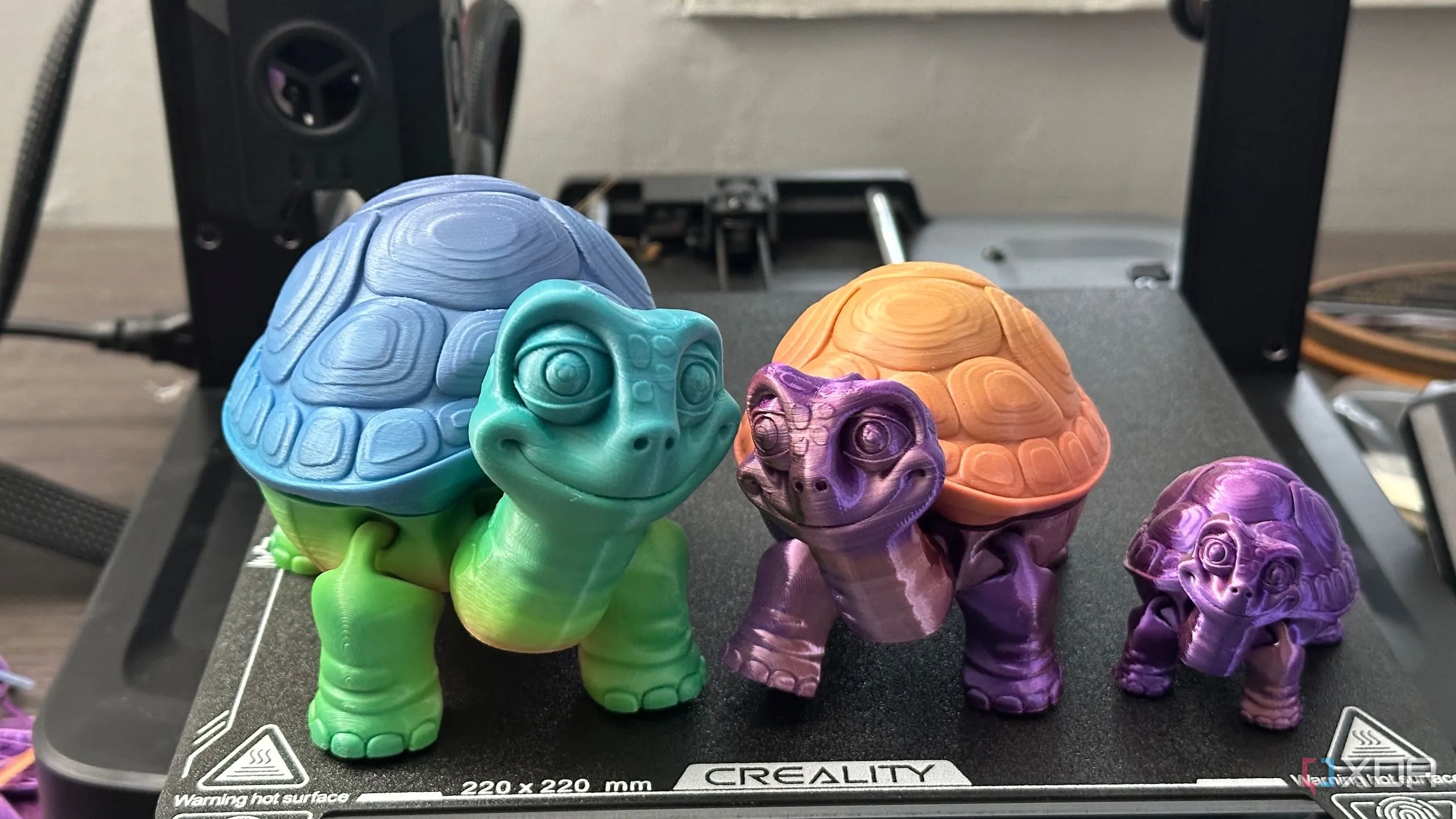 Các bản in 3D sắc nét, minh họa chất lượng chuyên nghiệp khi tự làm phụ kiện công nghệ cho bàn làm việc