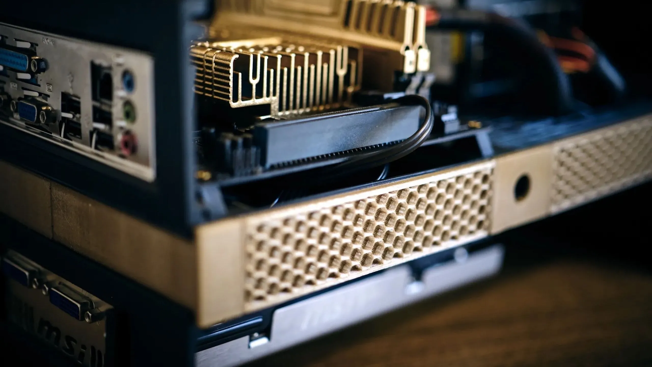Các phụ kiện in 3D giúp tối ưu không gian làm việc tại nhà